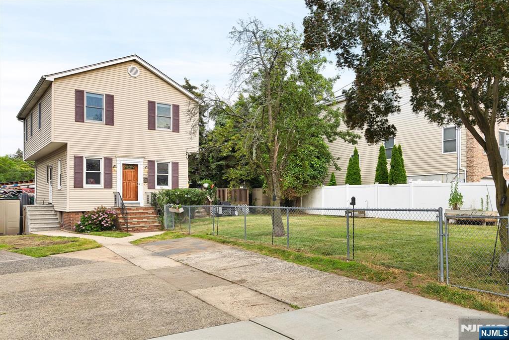 Lyndhurst, New Jersey, 07071, United States, 3 Bedrooms Bedrooms, ,2 BathroomsBathrooms,Residential,For Sale,1945012