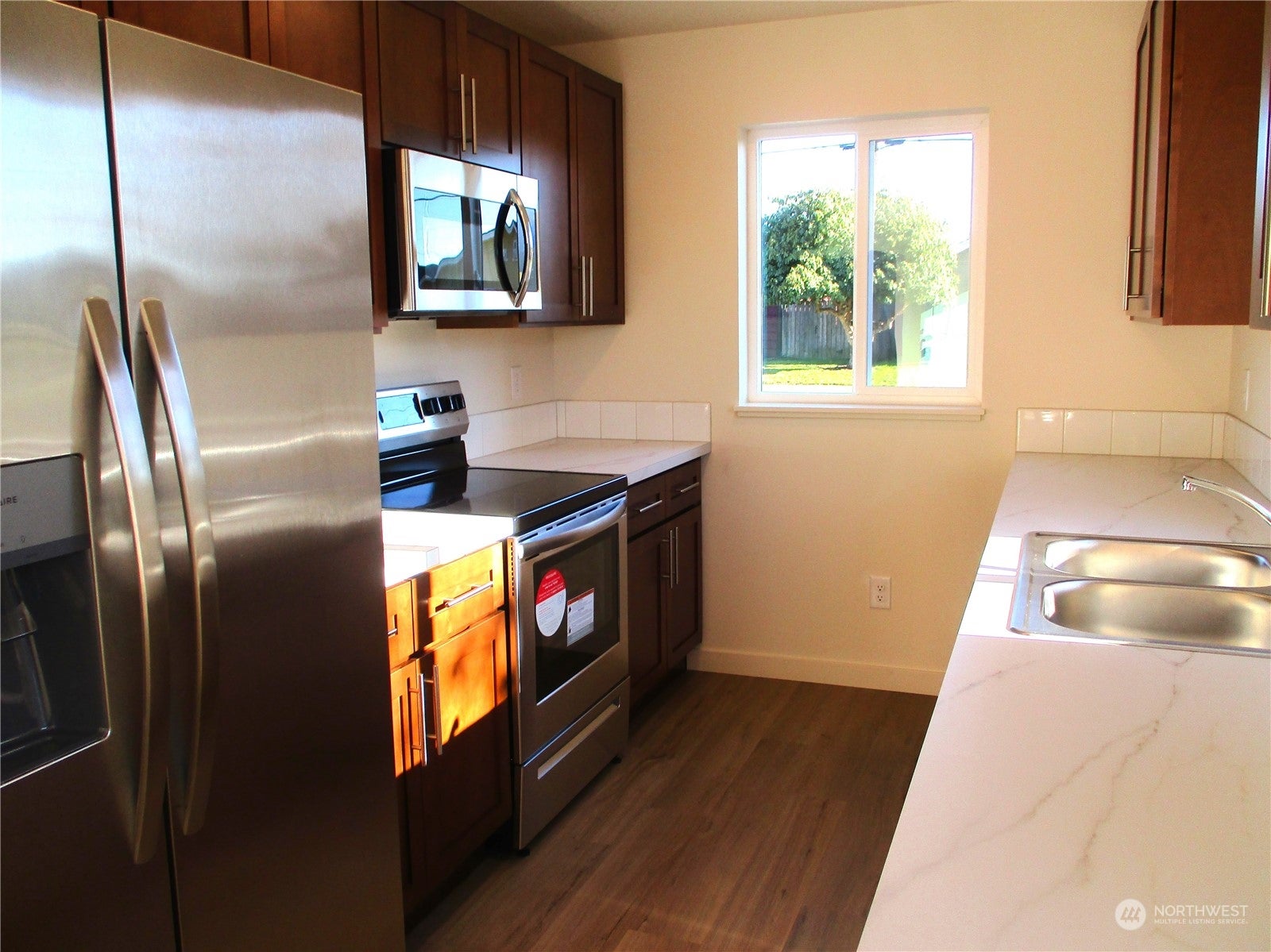 Kelso, Washington, 98626, United States, ,Residential,For Sale,1977091