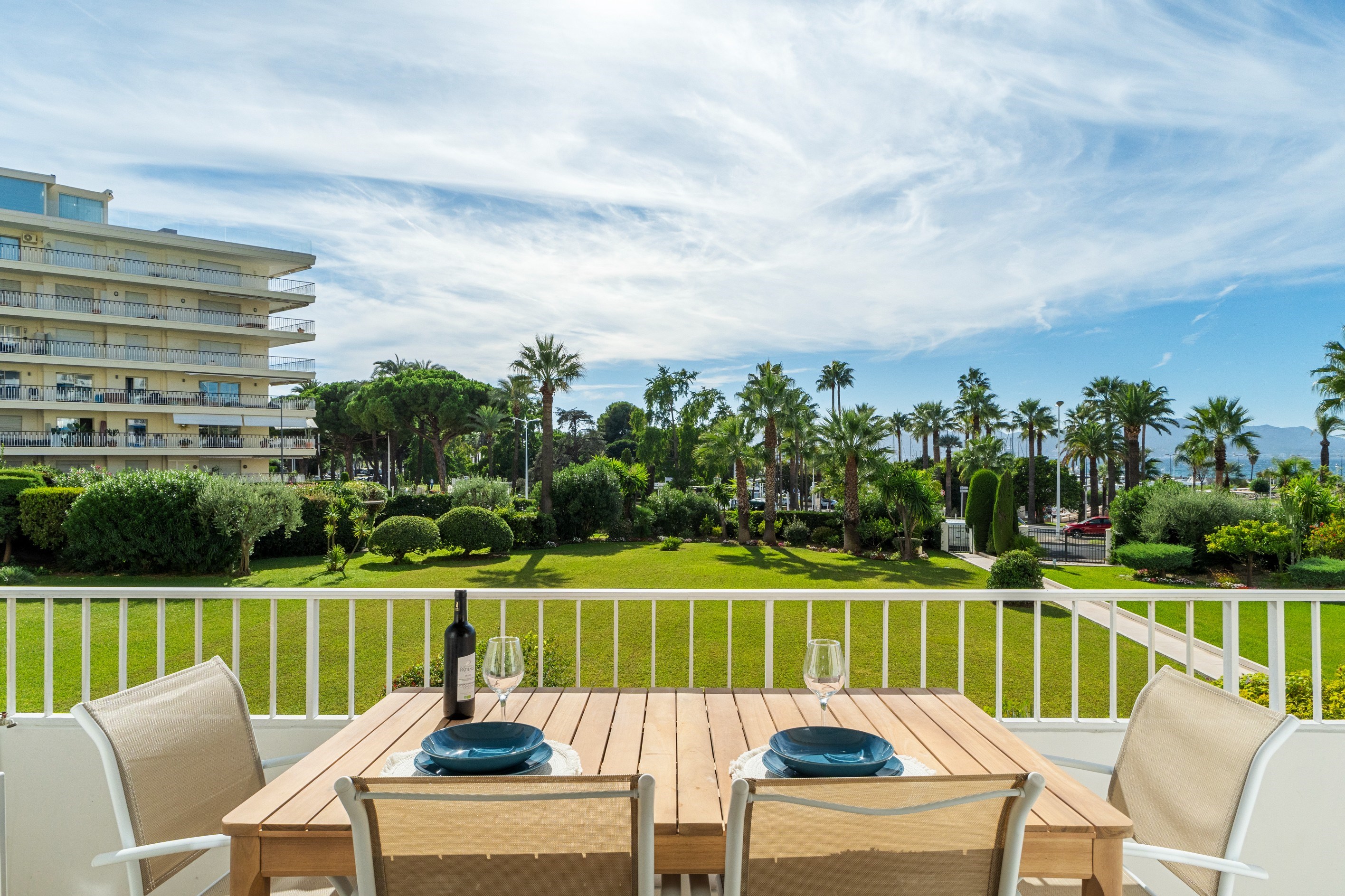  Renovated apartment with terrace and sea glimpse for sale, Cannes Croisette Por… - 物件實景