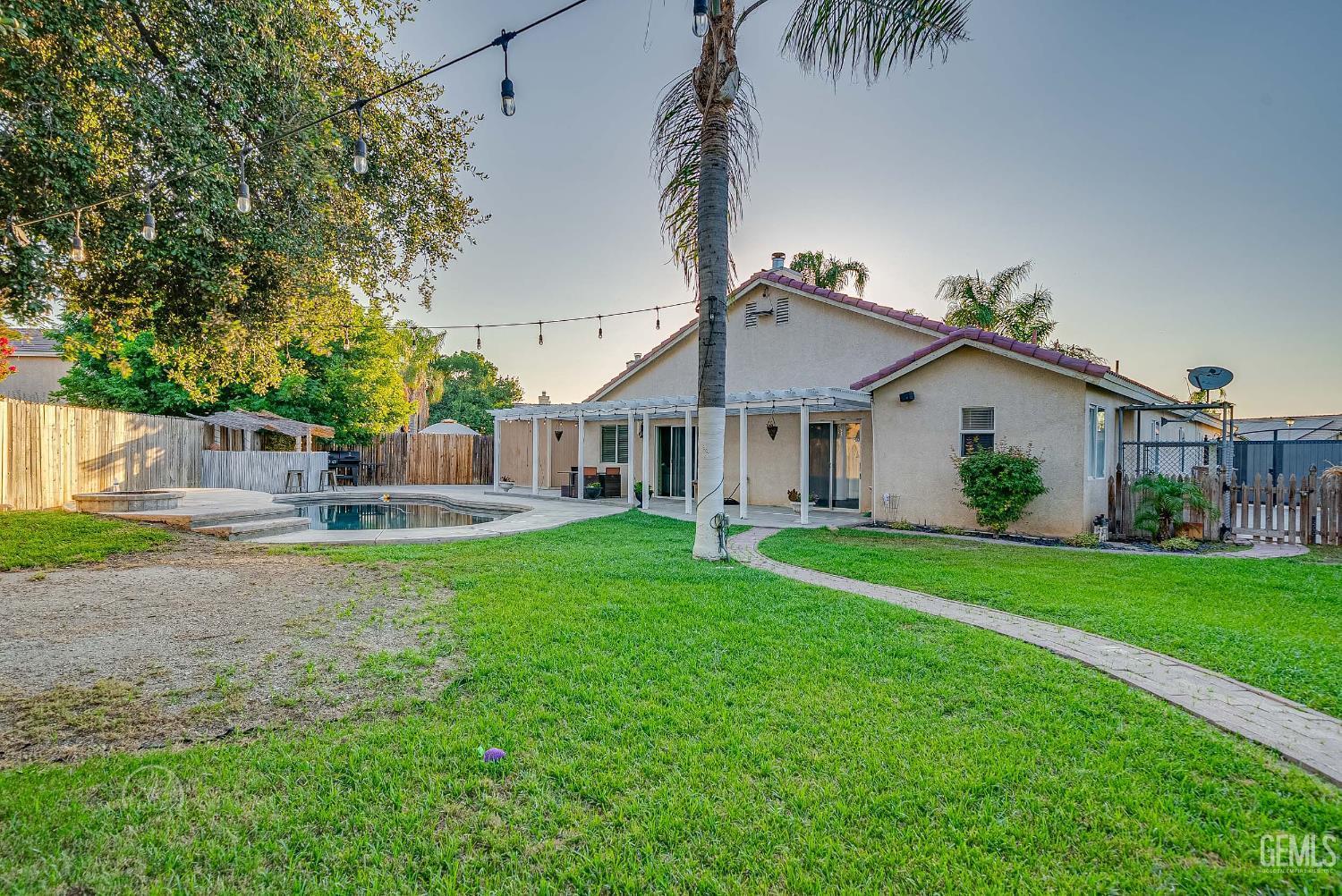 Bakersfield, California, 93313, United States, 4 Bedrooms Bedrooms, ,2 BathroomsBathrooms,Residential,For Sale,1882139