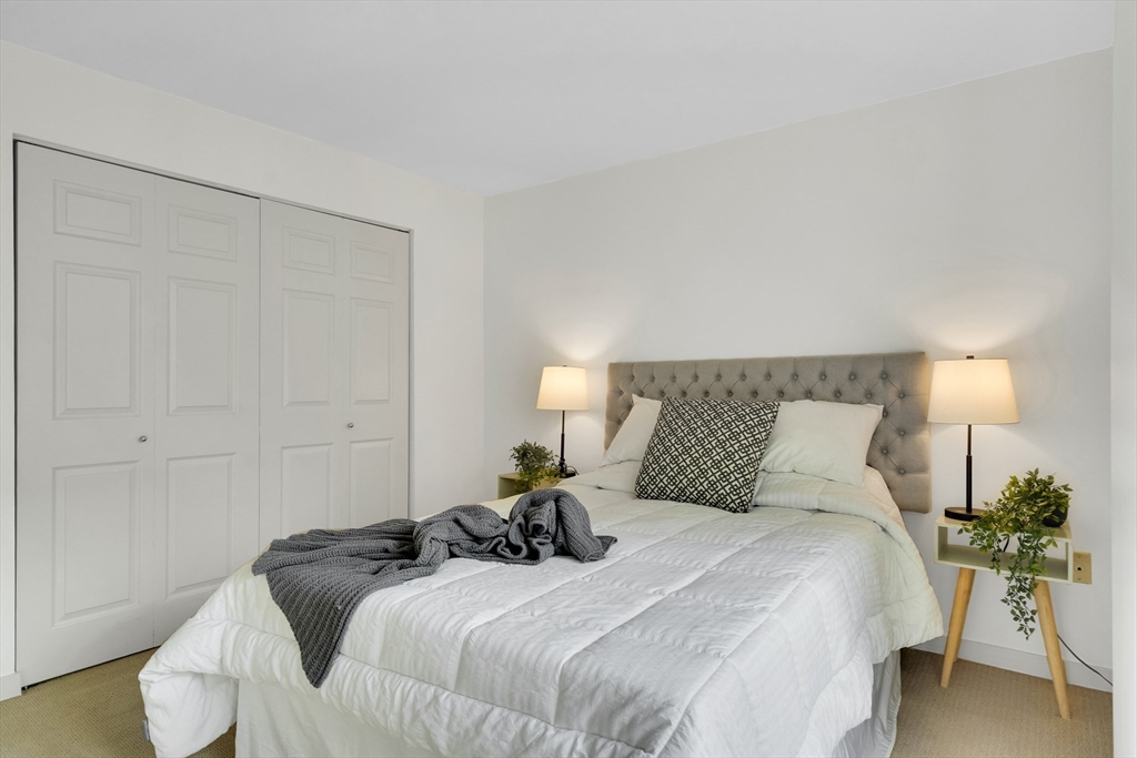 Newton, Massachusetts, 02464, United States, 2 Bedrooms Bedrooms, ,2 BathroomsBathrooms,Residential,For Sale,1947082