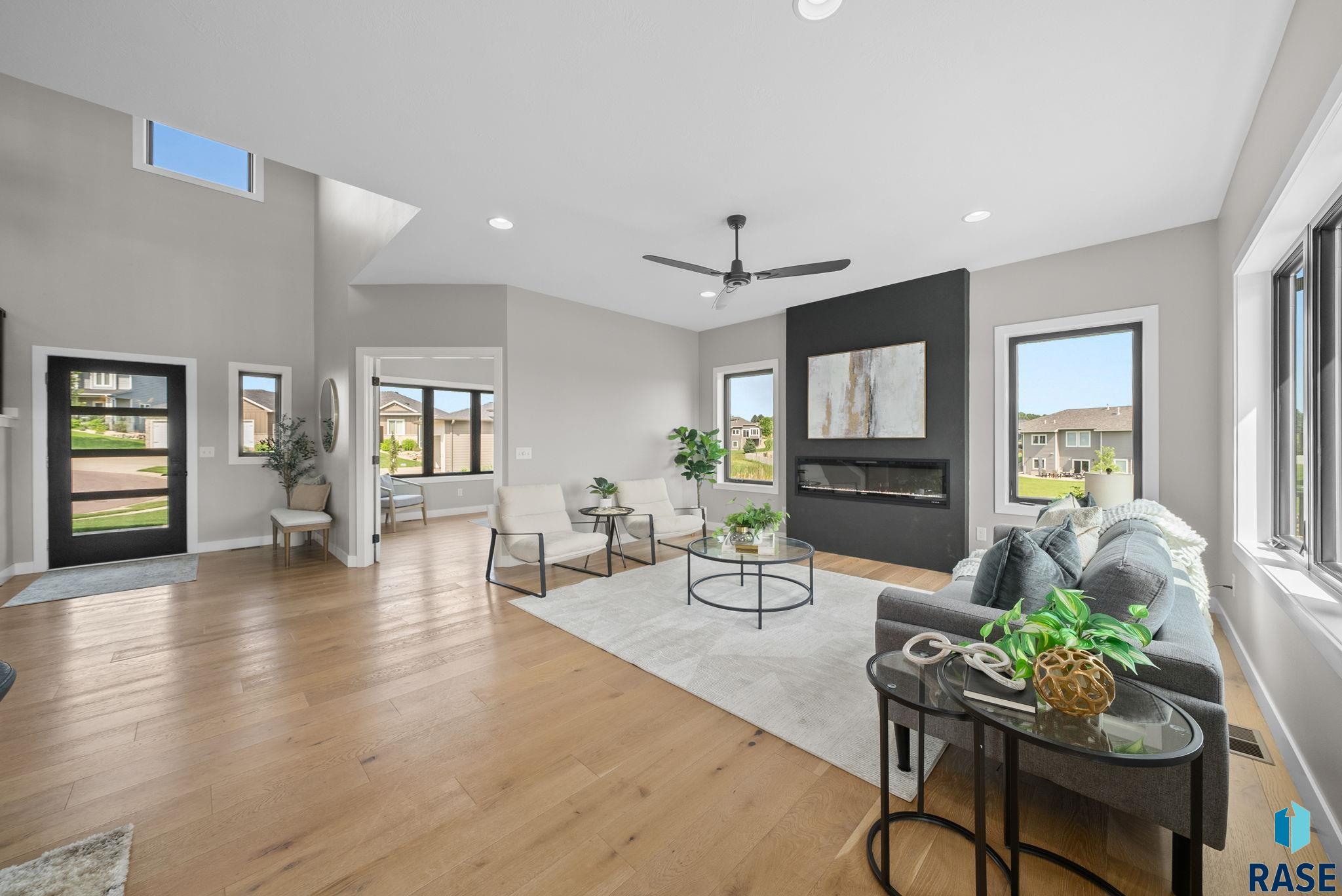 Sioux Falls, South Dakota, 57110, United States, 6 Bedrooms Bedrooms, ,4 BathroomsBathrooms,Residential,For Sale,1892157