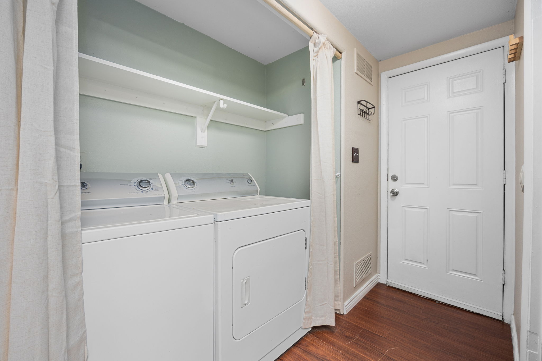  Rare 3 bed, 2 bath property in sought after Greenwood Village - 物件實景