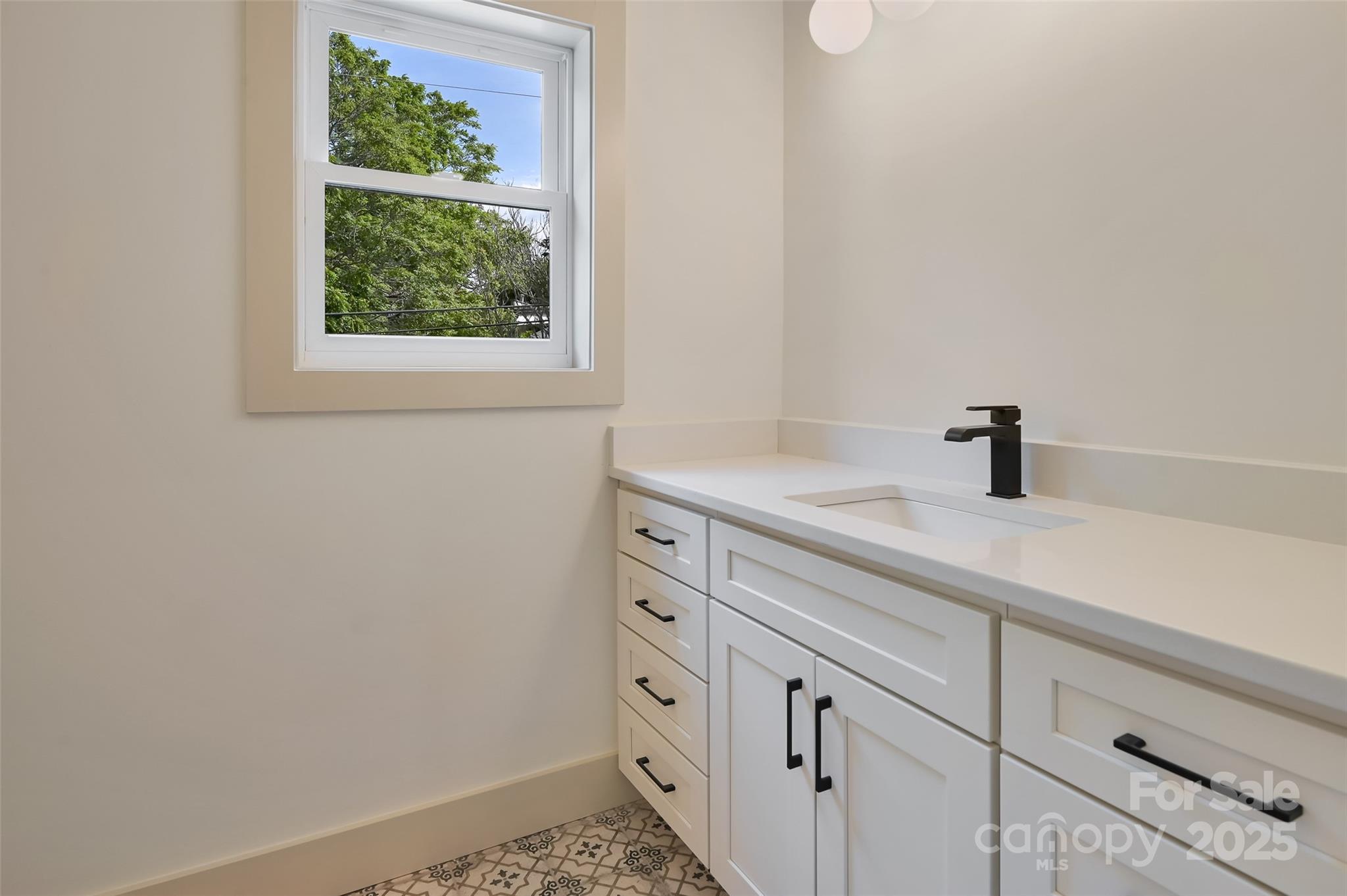 Asheville, North Carolina, 28806, United States, 4 Bedrooms Bedrooms, ,4 BathroomsBathrooms,Residential,For Sale,1837018