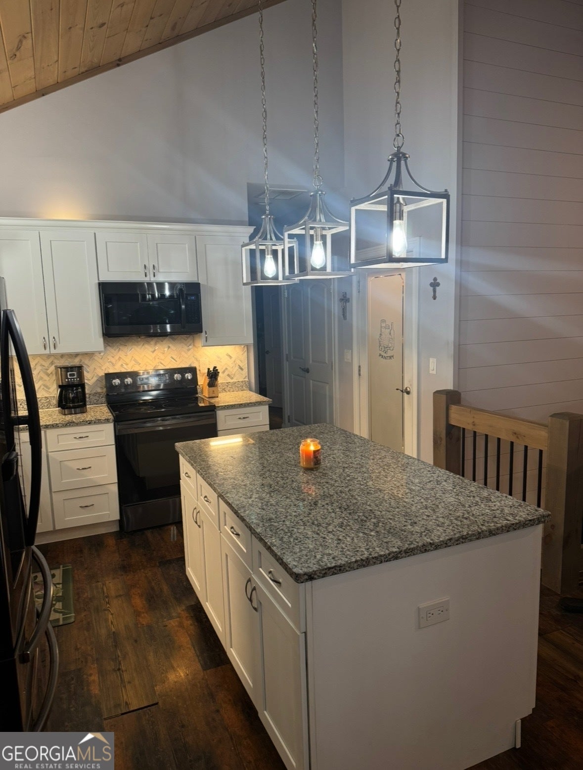 Blue Ridge, Georgia, 30513, United States, 4 Bedrooms Bedrooms, ,3 BathroomsBathrooms,Residential,For Sale,1919420