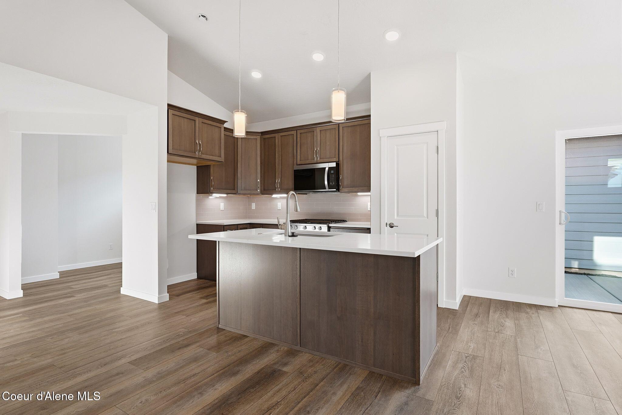 Coeur D'alene, Idaho, 83815, United States, 2 Bedrooms Bedrooms, ,Residential,For Sale,1991054