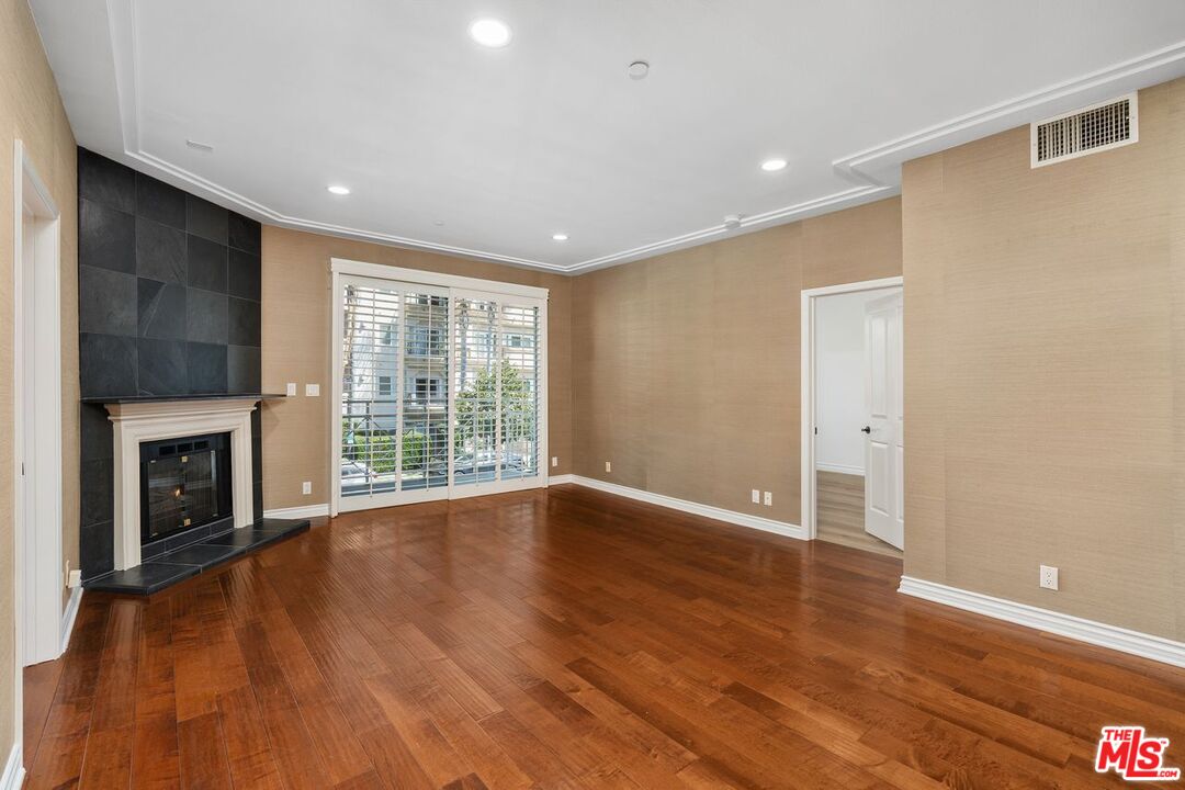 West Hollywood, California, 90048, United States, 2 Bedrooms Bedrooms, ,3 BathroomsBathrooms,Residential,For Sale,1762053