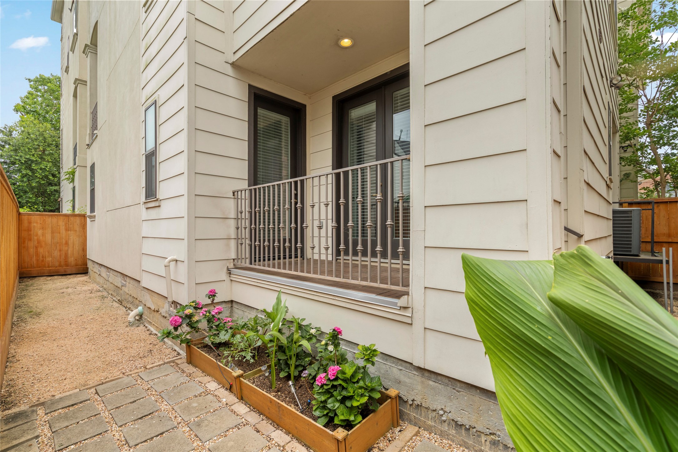  5646 Larkin Street - 物件實景
