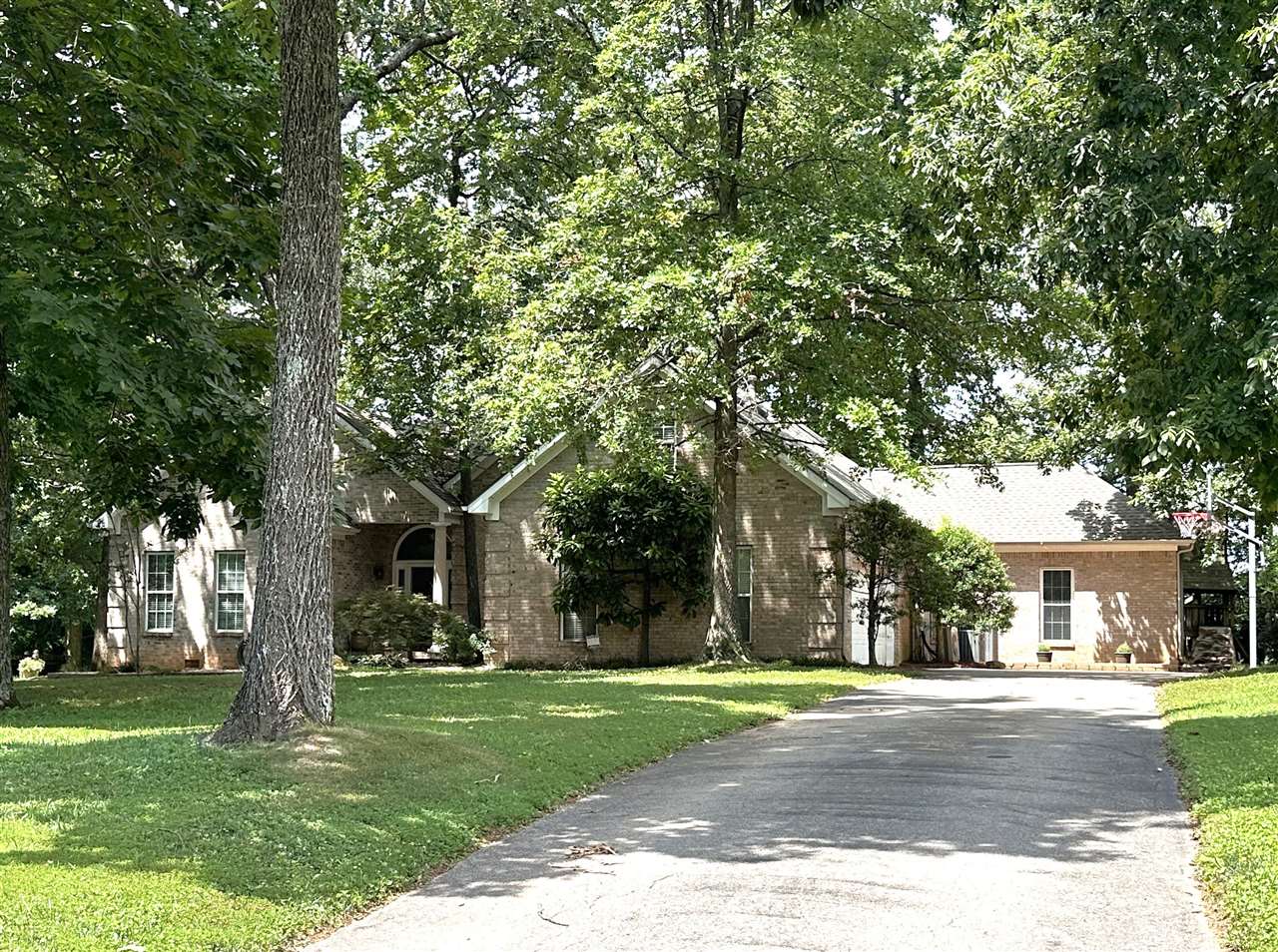 Bowling Green, Kentucky, 42104, United States, 5 Bedrooms Bedrooms, ,3 BathroomsBathrooms,Residential,For Sale,1907465