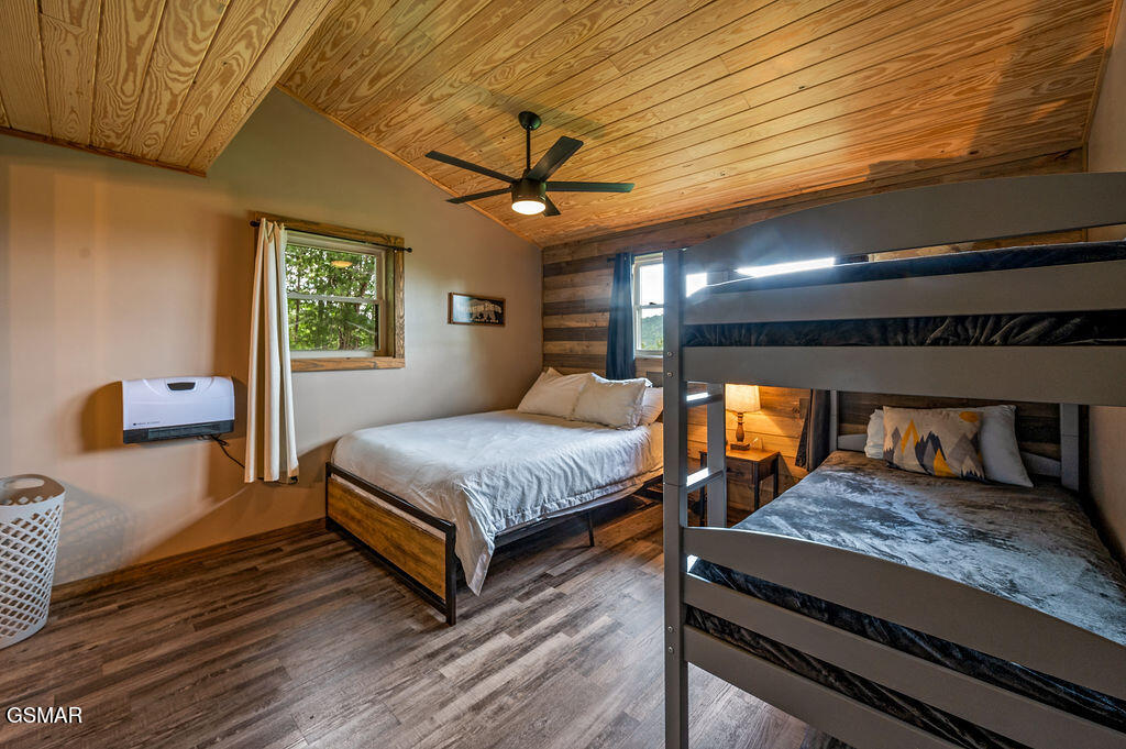 Sevierville, Tennessee, 37876, United States, 4 Bedrooms Bedrooms, ,6 BathroomsBathrooms,Residential,For Sale,2008845