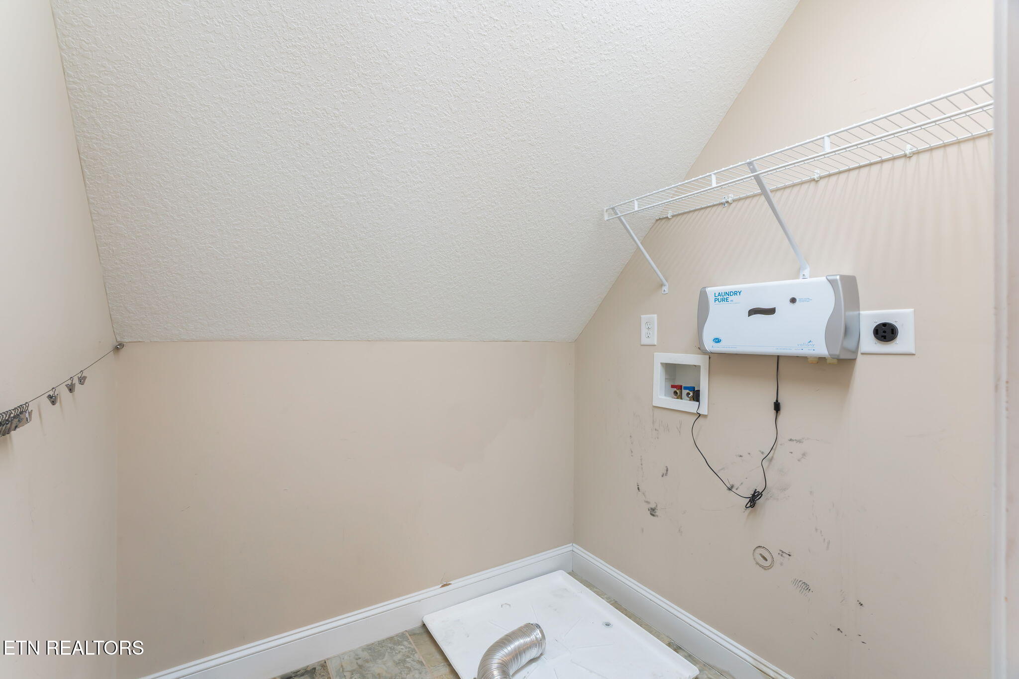 Maryville, Tennessee, 37804, United States, 4 Bedrooms Bedrooms, ,3 BathroomsBathrooms,Residential,For Sale,1996770