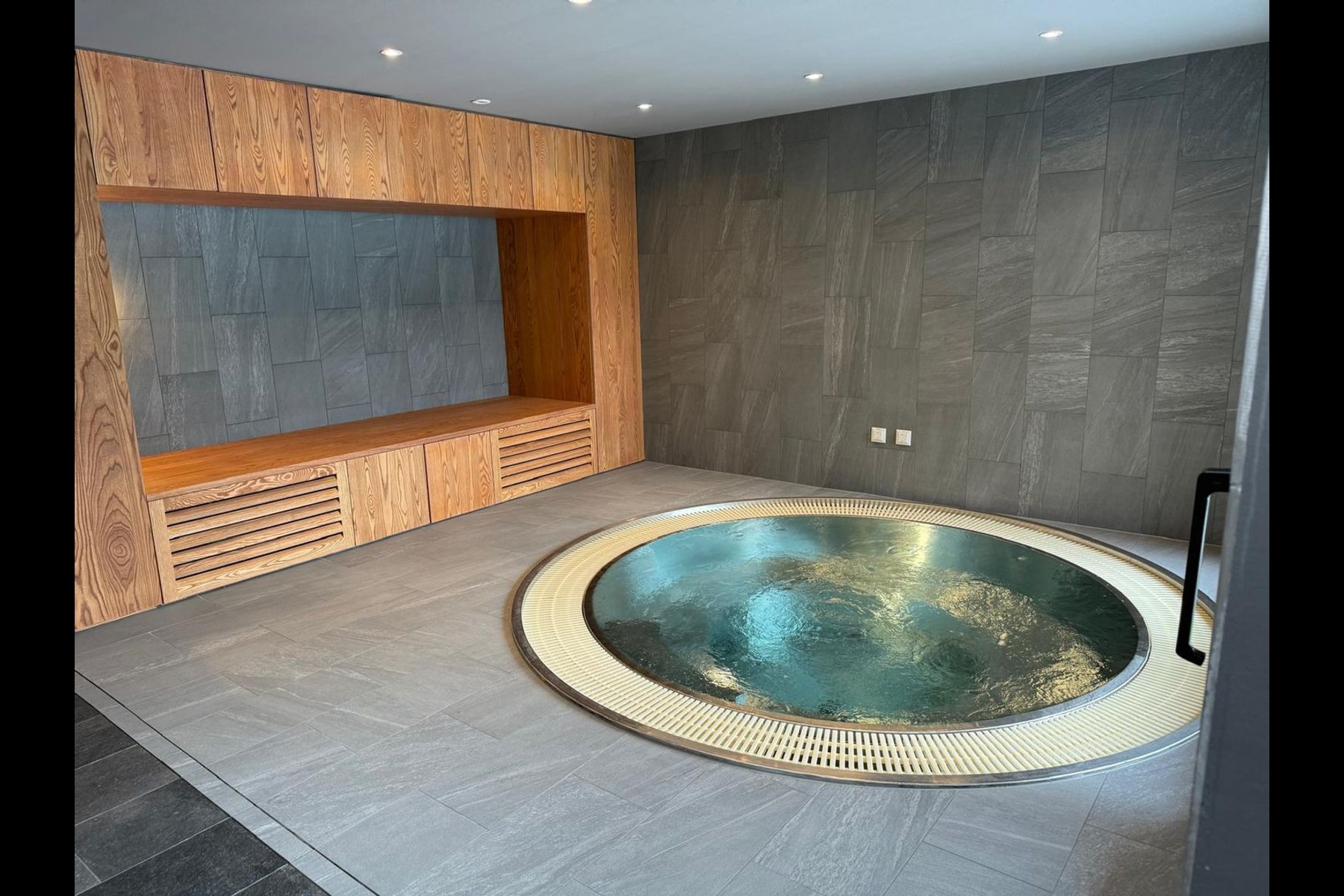  Beautiful 4.5-bedroom home with a fireplace, private garden, view, and 2 parking - 物件實景