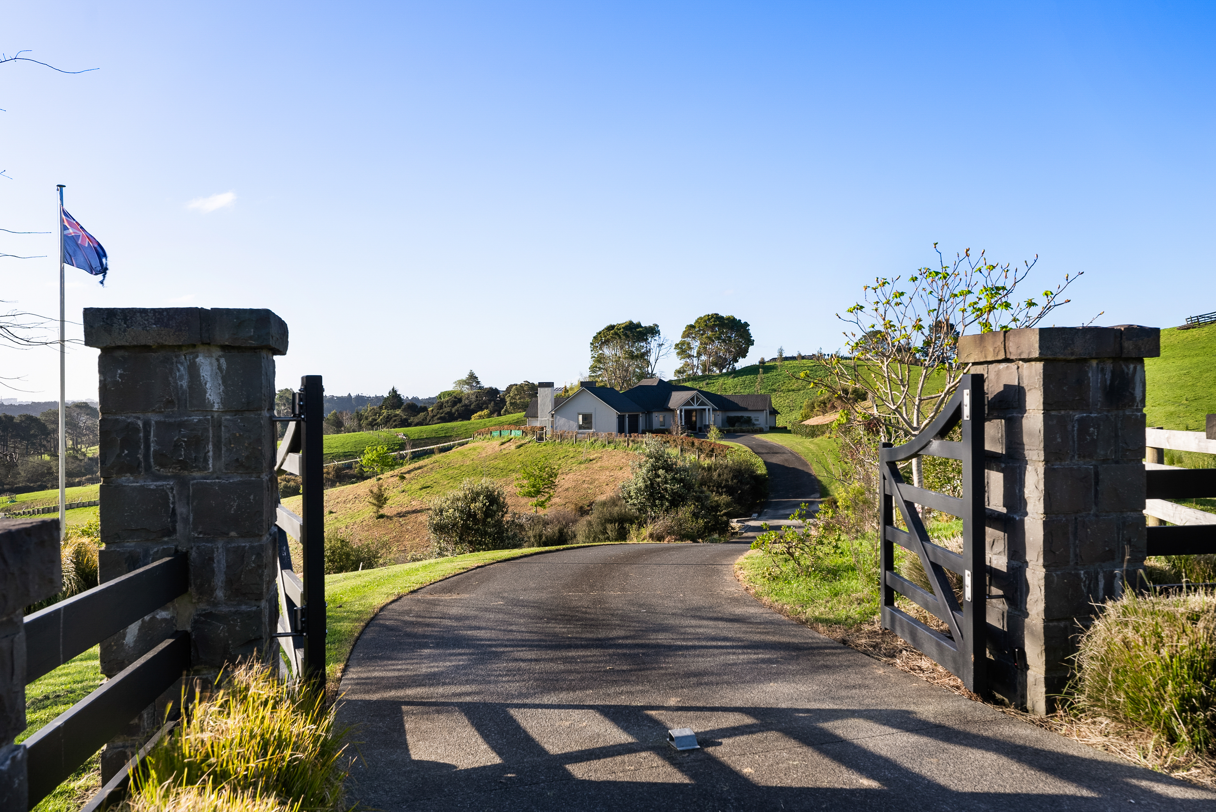  5 Acres of Private Luxury - A Smart Alternative to City Living - 物件實景