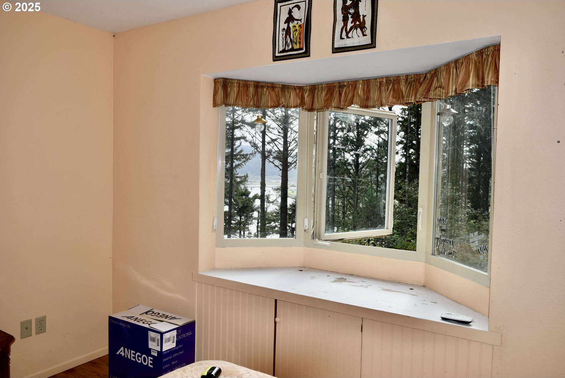 Gold Beach, Oregon, 97444, United States, 2 Bedrooms Bedrooms, ,2 BathroomsBathrooms,Residential,For Sale,1974436