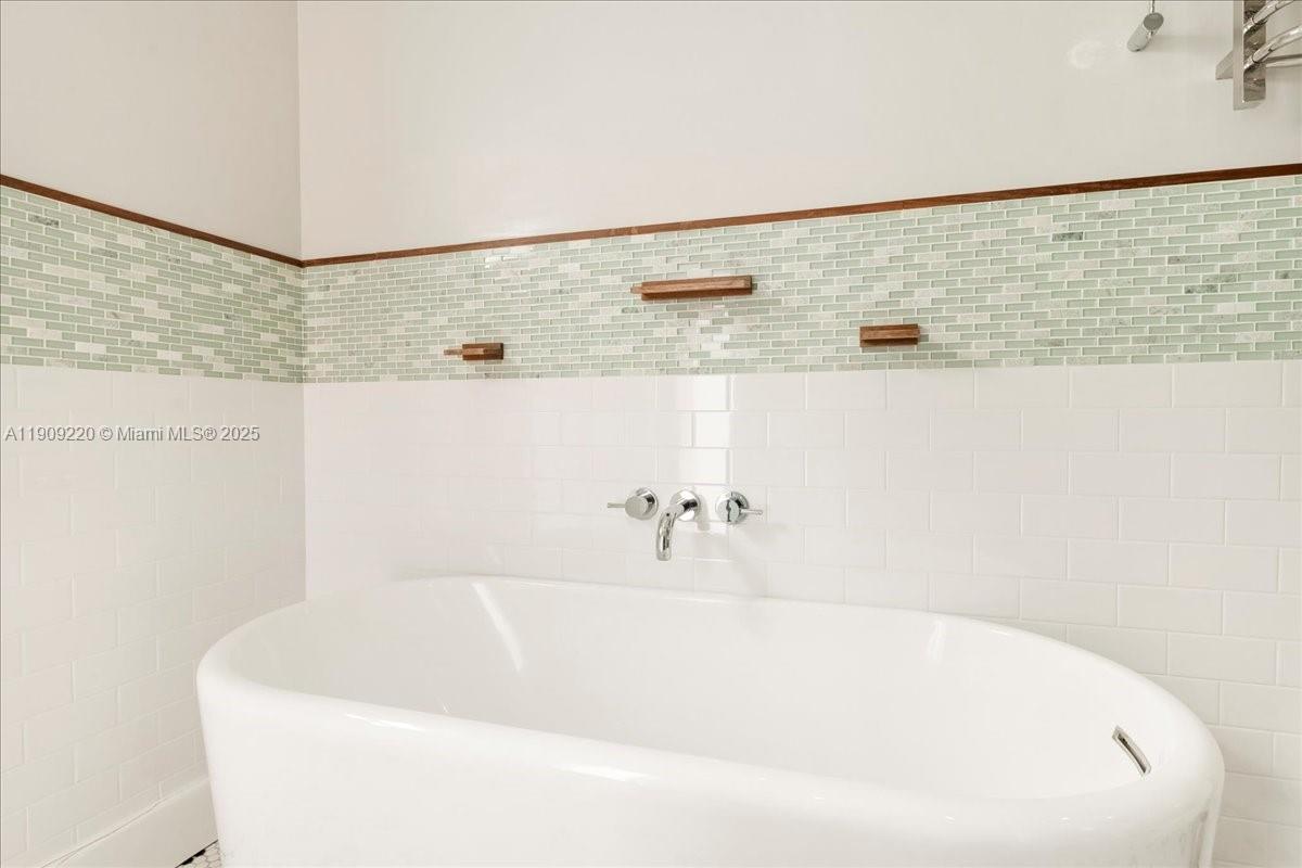 Miami, Florida, 33145, United States, 3 Bedrooms Bedrooms, ,2 BathroomsBathrooms,Residential,For Sale,1987524