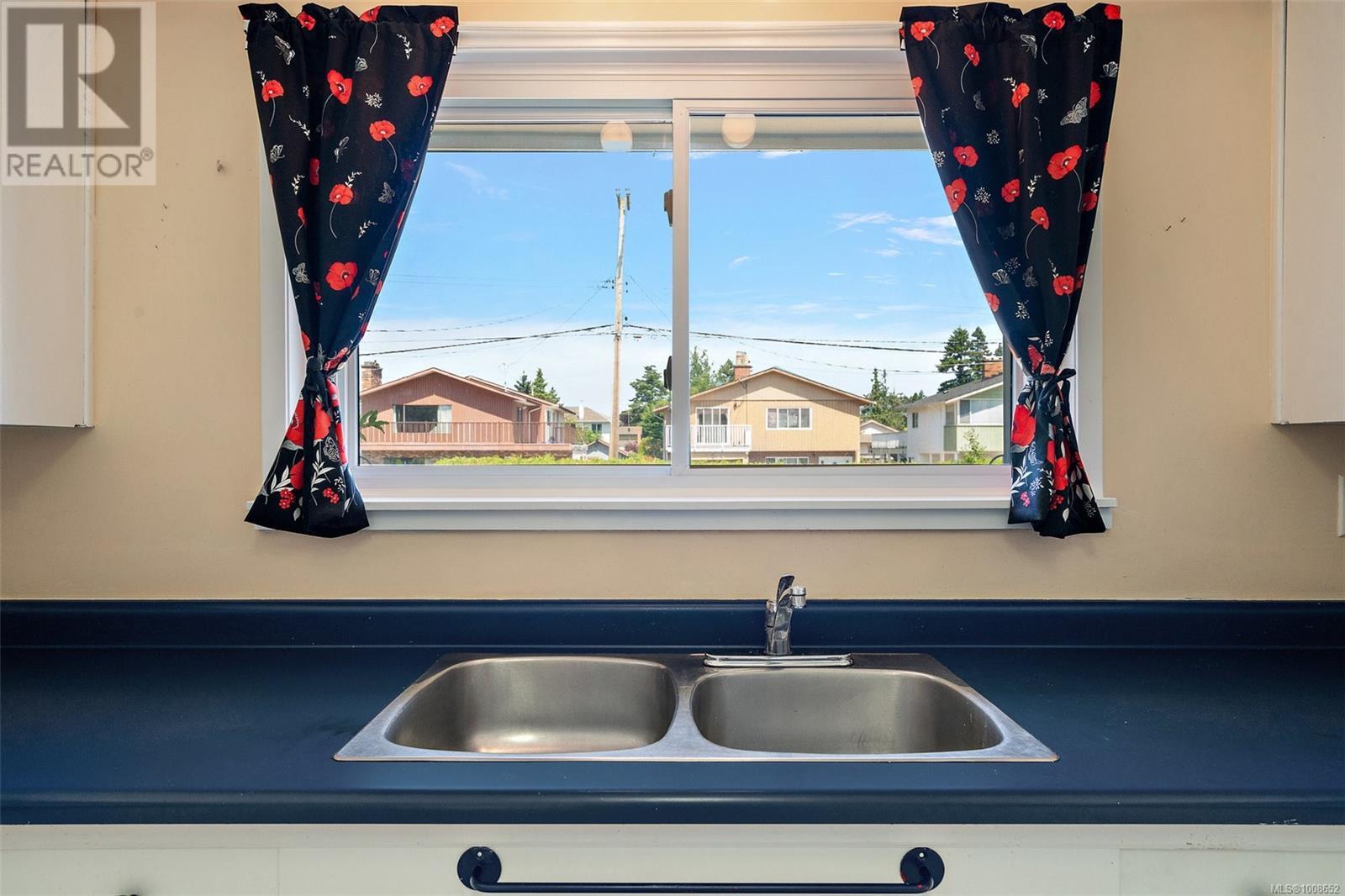 SAANICH, British Columbia, V8N 2E2, CA, 4 Bedrooms Bedrooms, ,3 BathroomsBathrooms,Residential,For Sale,1950351