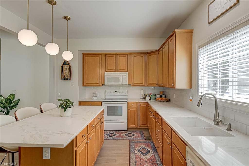 High Point, North Carolina, 27265, United States, 4 Bedrooms Bedrooms, ,3 BathroomsBathrooms,Residential,For Sale,1948916