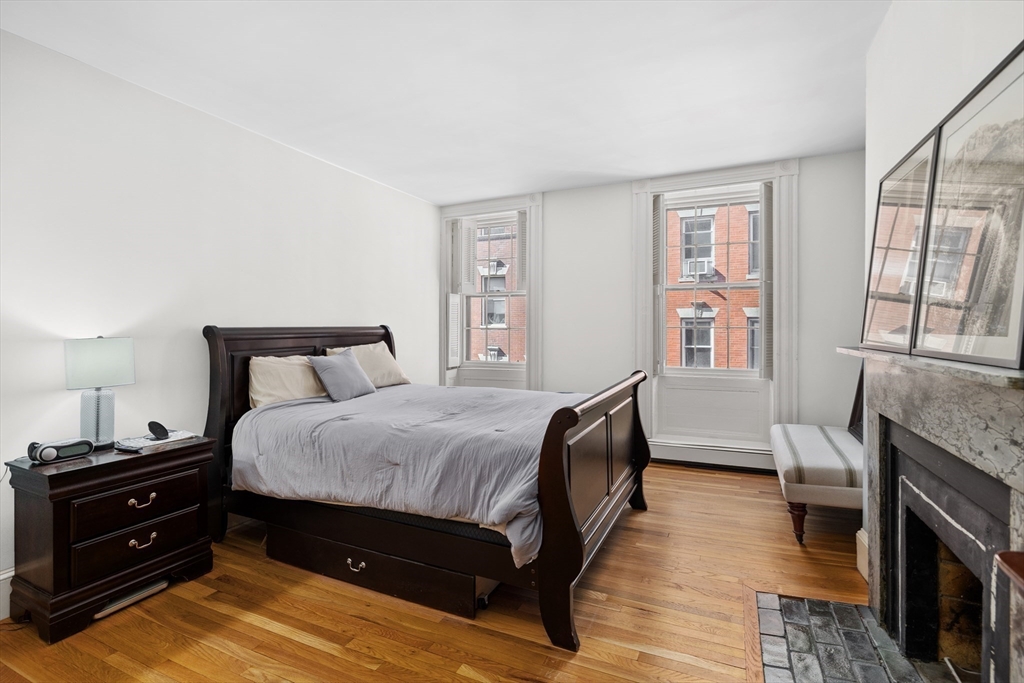 Boston, Massachusetts, 02114, United States, 3 Bedrooms Bedrooms, ,2 BathroomsBathrooms,Residential,For Sale,1981567