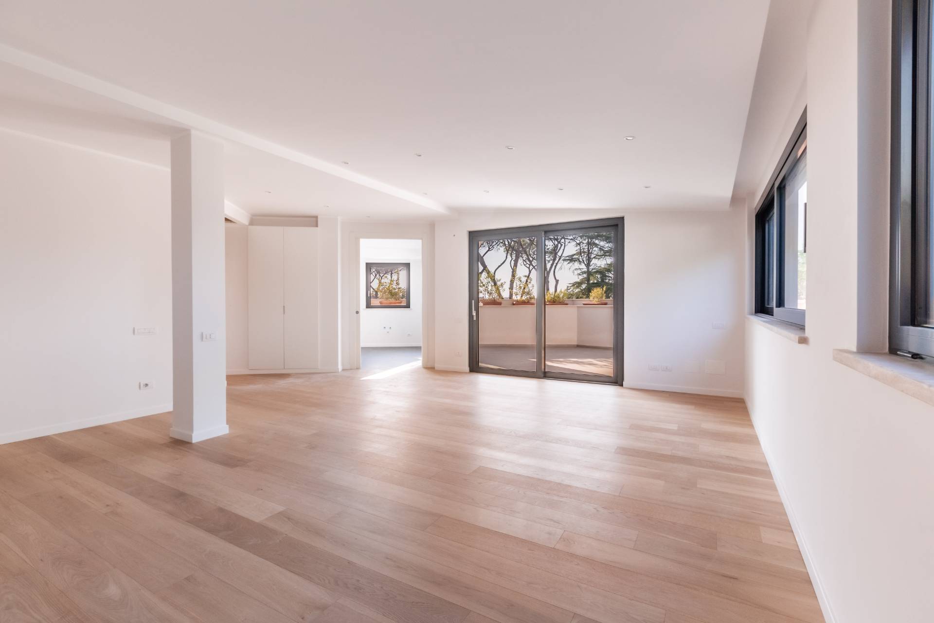 Roma, Roma, 00100, IT, 2 Bedrooms Bedrooms, ,3 BathroomsBathrooms,Residential,For Sale,1849001