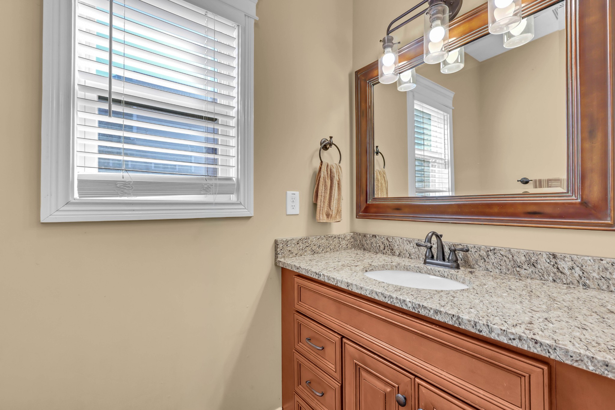 Clarksville, Tennessee, 37043, United States, 3 Bedrooms Bedrooms, ,4 BathroomsBathrooms,Residential,For Sale,1980733