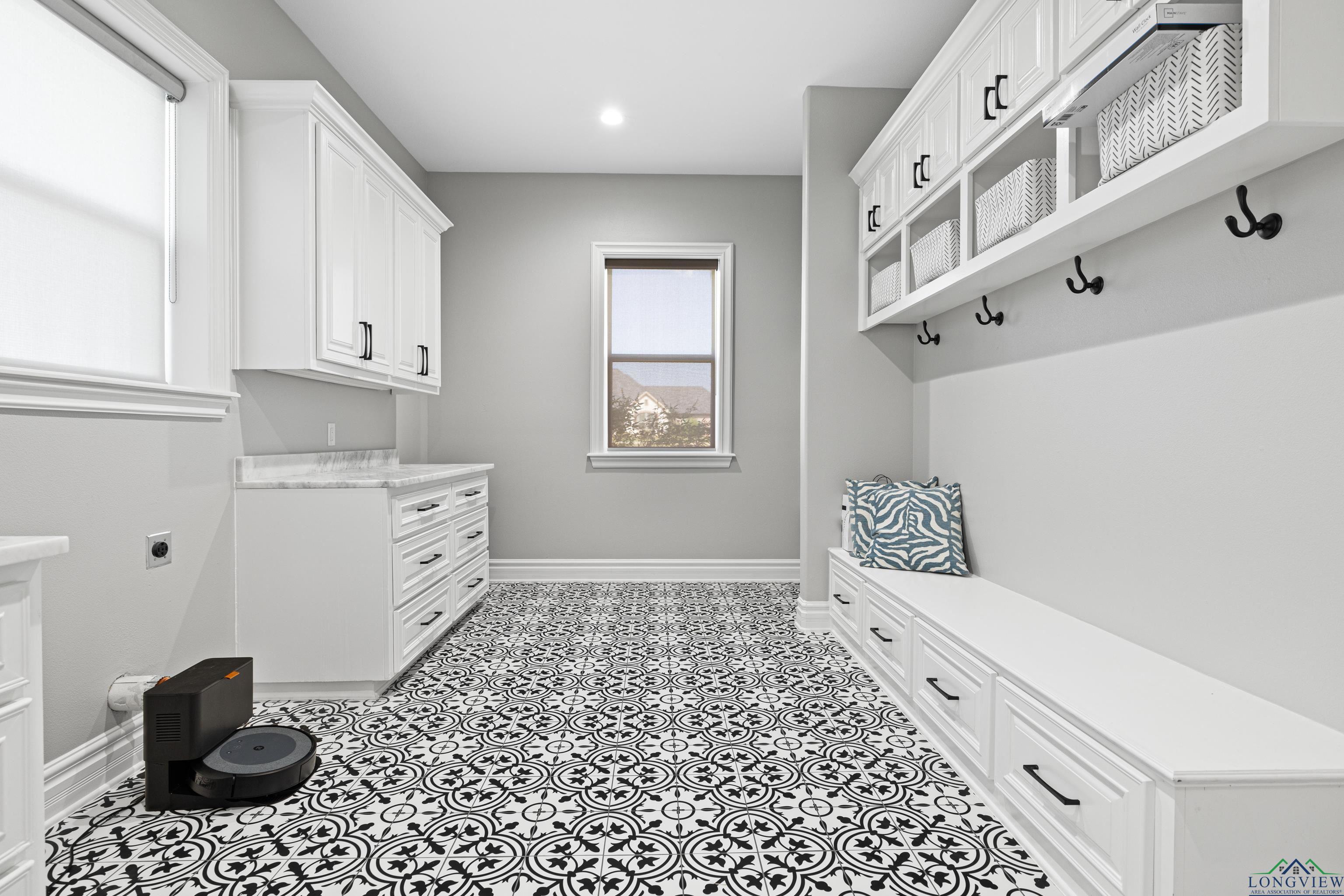 Tatum, Texas, 75691, United States, 6 Bedrooms Bedrooms, ,5 BathroomsBathrooms,Residential,For Sale,1967994