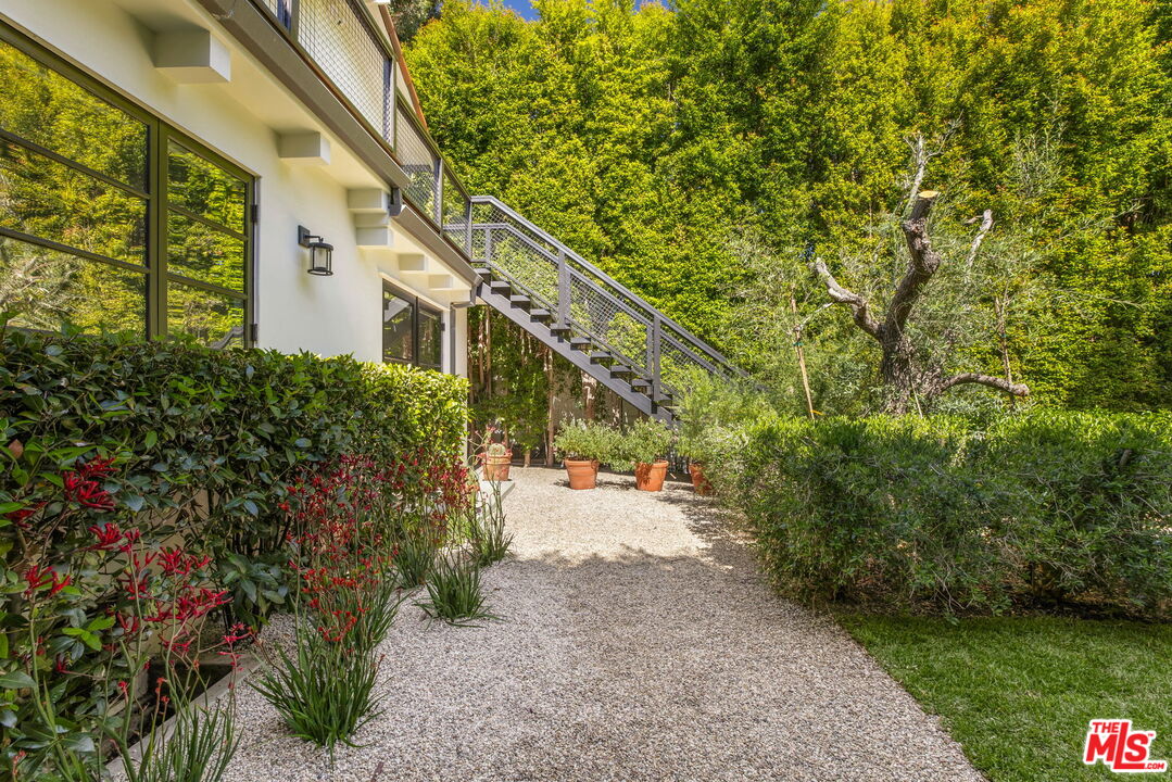 West Hollywood, California, 90048, United States, 3 Bedrooms Bedrooms, ,1 BathroomBathrooms,Residential,For Sale,1828298