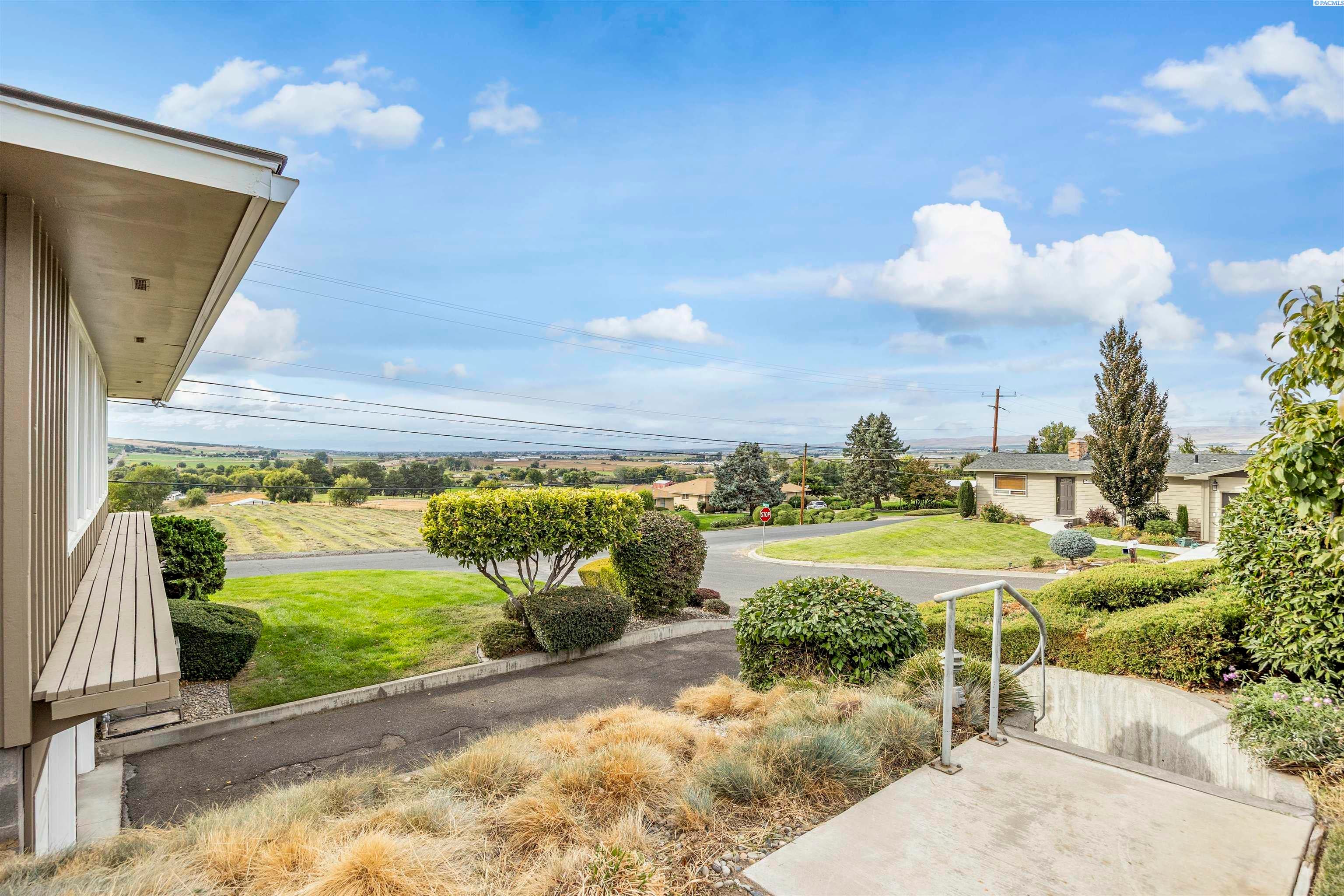 Sunnyside, Washington, 98944, United States, 3 Bedrooms Bedrooms, ,3 BathroomsBathrooms,Residential,For Sale,1973800