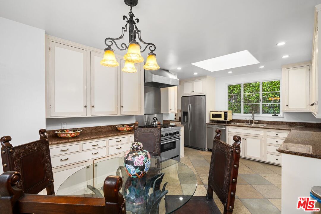 Los Angeles, California, 90027, United States, 4 Bedrooms Bedrooms, ,4 BathroomsBathrooms,Residential,For Sale,1898914