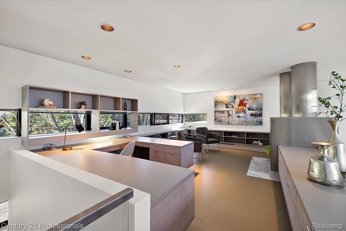 BloomfieldHills, Michigan, 48301, United States, 4 Bedrooms Bedrooms, ,5 BathroomsBathrooms,Residential,For Sale,1996516