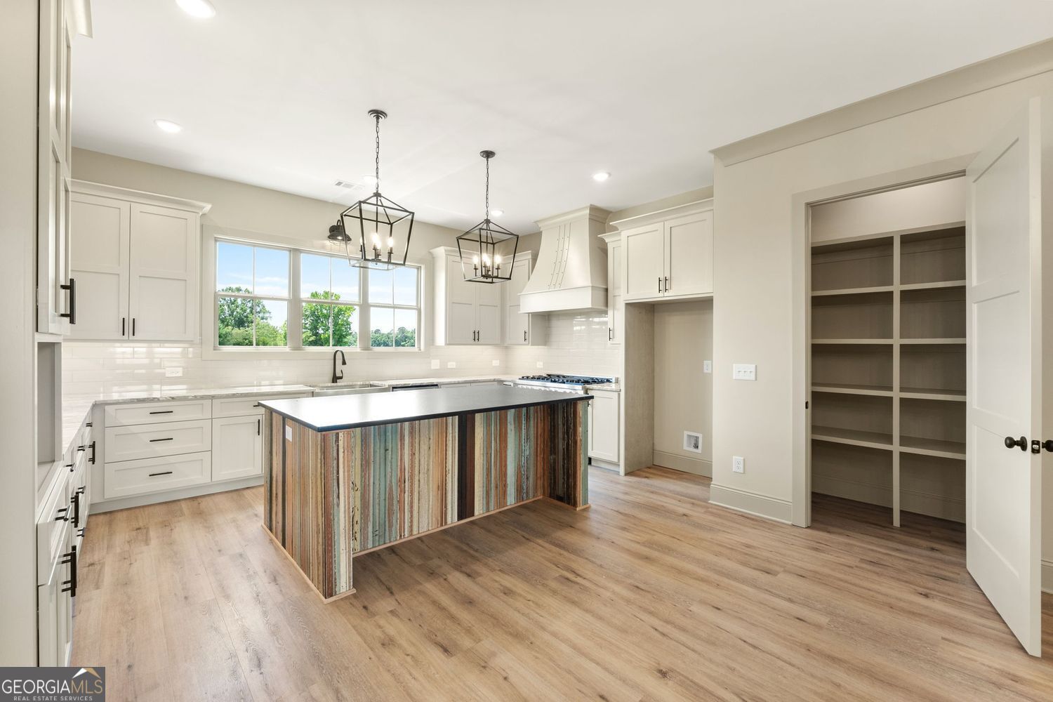 Barnesville, Georgia, 30204, United States, 4 Bedrooms Bedrooms, ,4 BathroomsBathrooms,Residential,For Sale,1859090