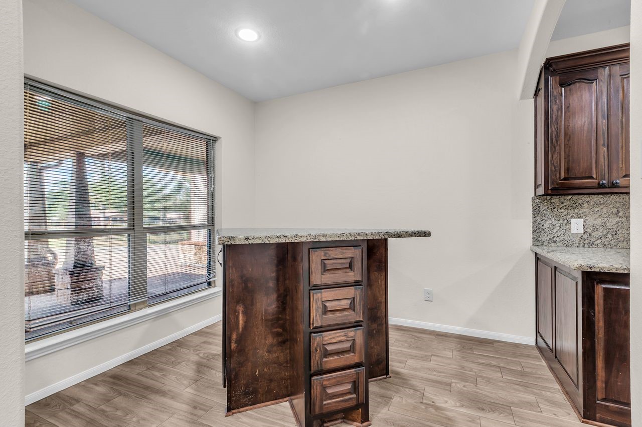 Porter, Tennessee, 77365, United States, 6 Bedrooms Bedrooms, ,4 BathroomsBathrooms,Residential,For Sale,1970156