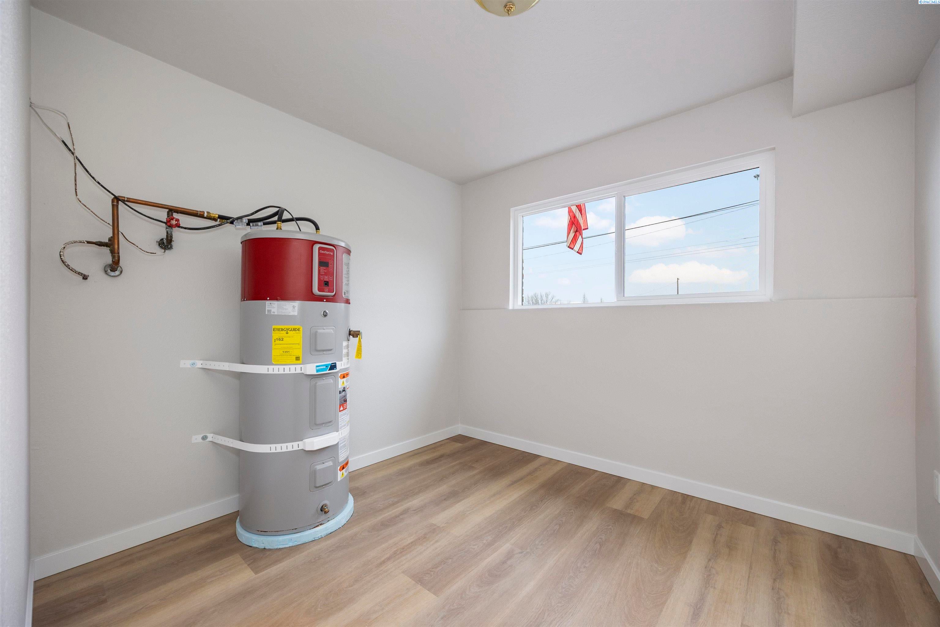 Grandview, Washington, 98930, United States, 4 Bedrooms Bedrooms, ,3 BathroomsBathrooms,Residential,For Sale,2007847