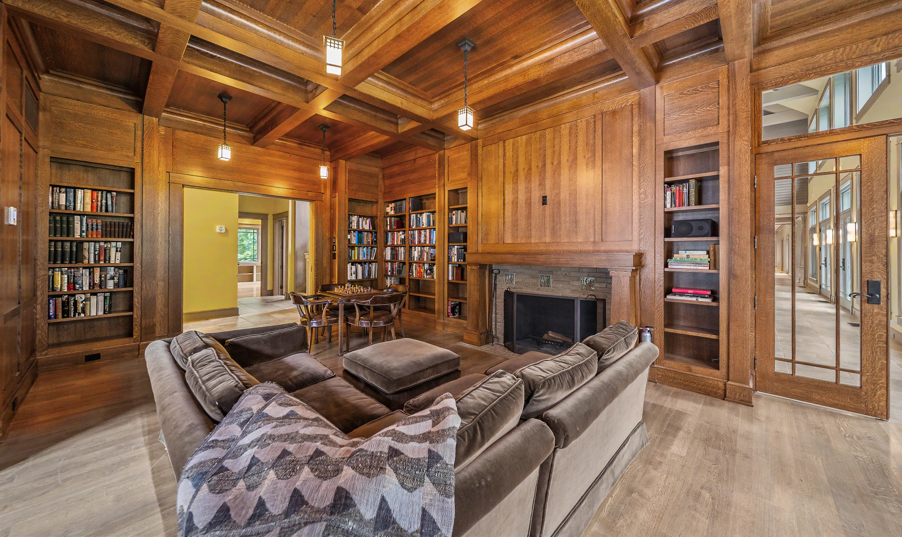  Stunning Prairie-Inspired Estate on 16 Acres of Scenic Woodlands - 物件實景