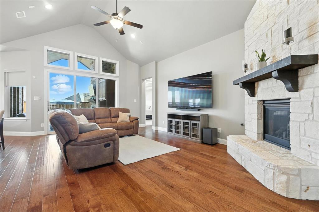 Little Elm, Texas, 75068, United States, 4 Bedrooms Bedrooms, ,3 BathroomsBathrooms,Residential,For Sale,1905823
