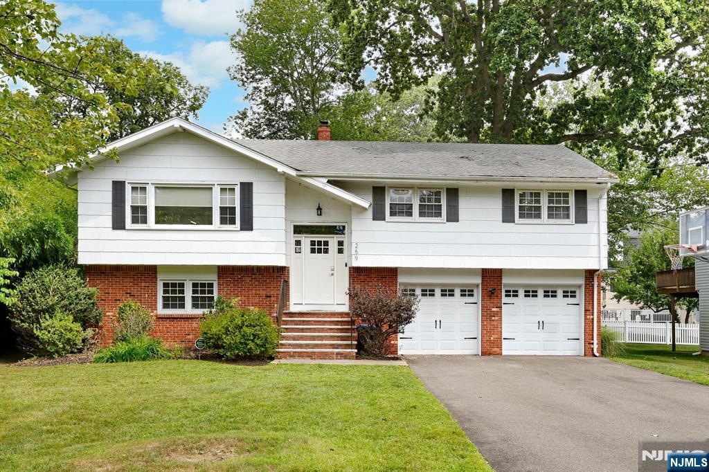 Ramsey, New Jersey, 07446, United States, 4 Bedrooms Bedrooms, ,3 BathroomsBathrooms,Residential,For Sale,1911105