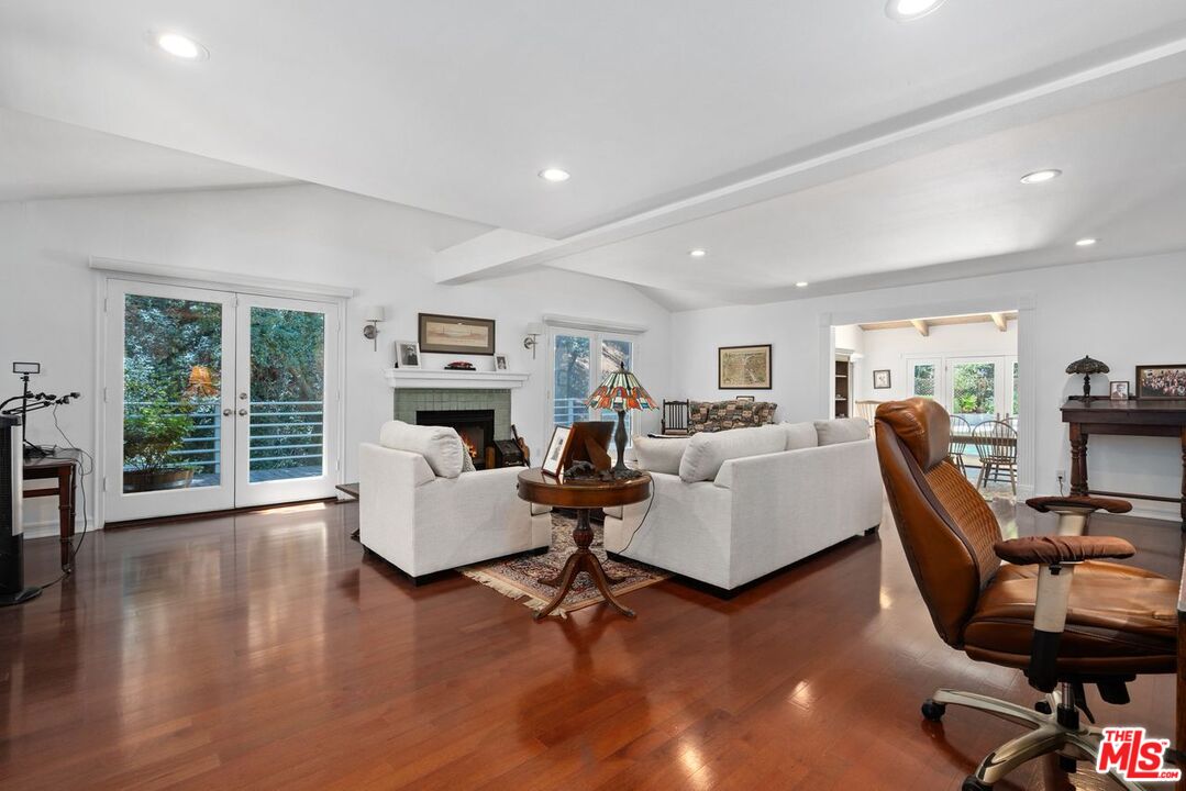 Calabasas, California, 91302, United States, 4 Bedrooms Bedrooms, ,3 BathroomsBathrooms,Residential,For Sale,1896554