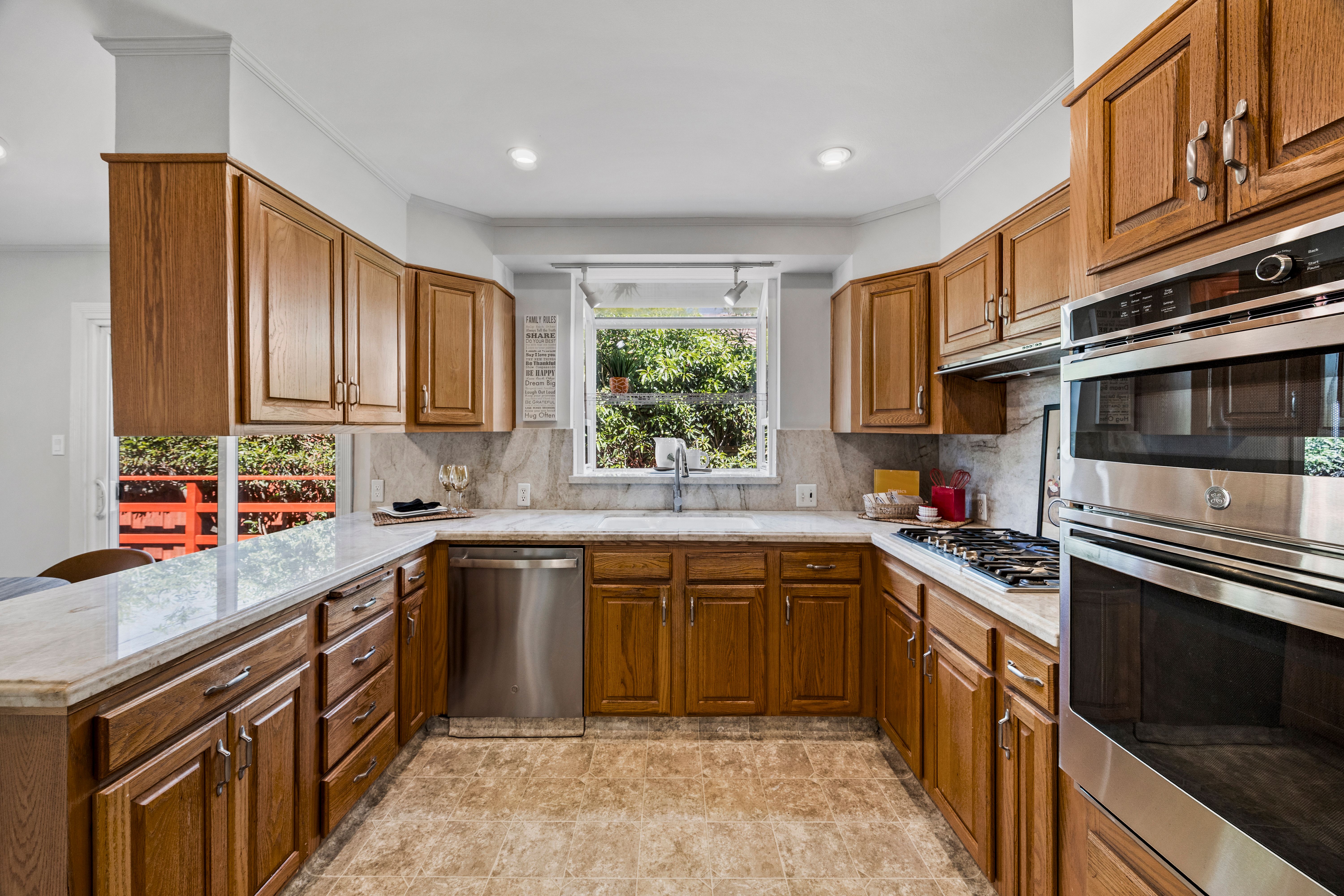  Single Story Rancher in Desirable San Mateo Village - 物件實景