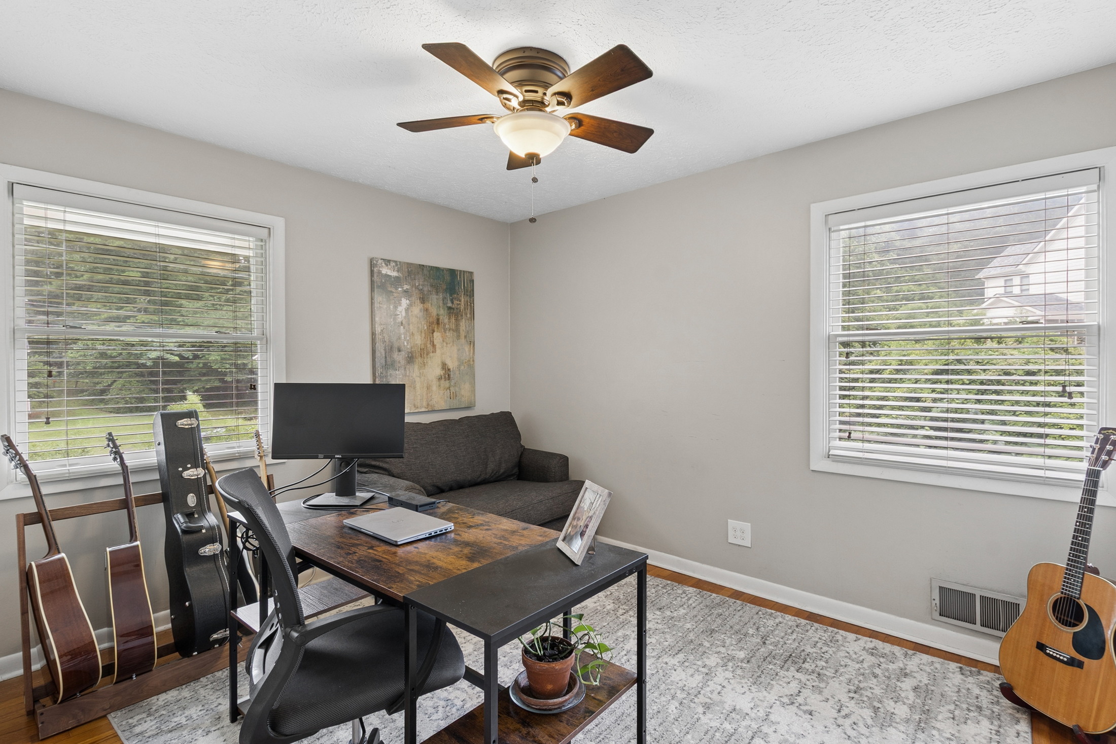  Updated Ranch in Coveted Forest Hills - 物件實景