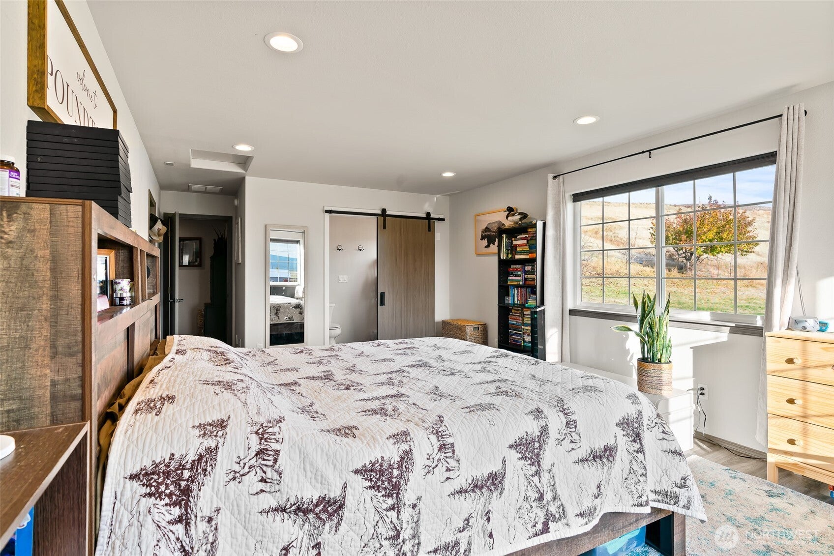 Ellensburg, Washington, 98926, United States, 6 Bedrooms Bedrooms, ,2 BathroomsBathrooms,Residential,For Sale,1992085