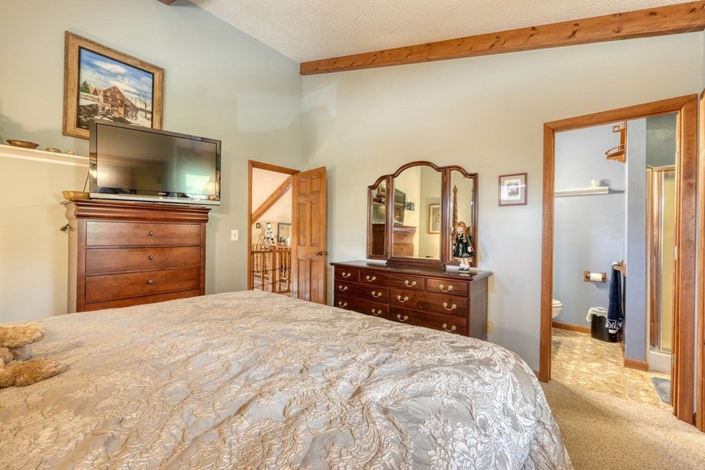 Hayesville, North Carolina, 28904, United States, 3 Bedrooms Bedrooms, ,4 BathroomsBathrooms,Residential,For Sale,1758410