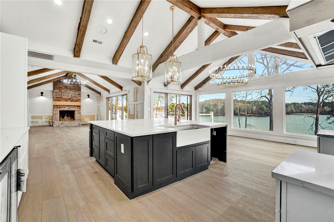 Seneca, South Carolina, 29672, United States, 6 Bedrooms Bedrooms, ,5 BathroomsBathrooms,Residential,For Sale,2002208