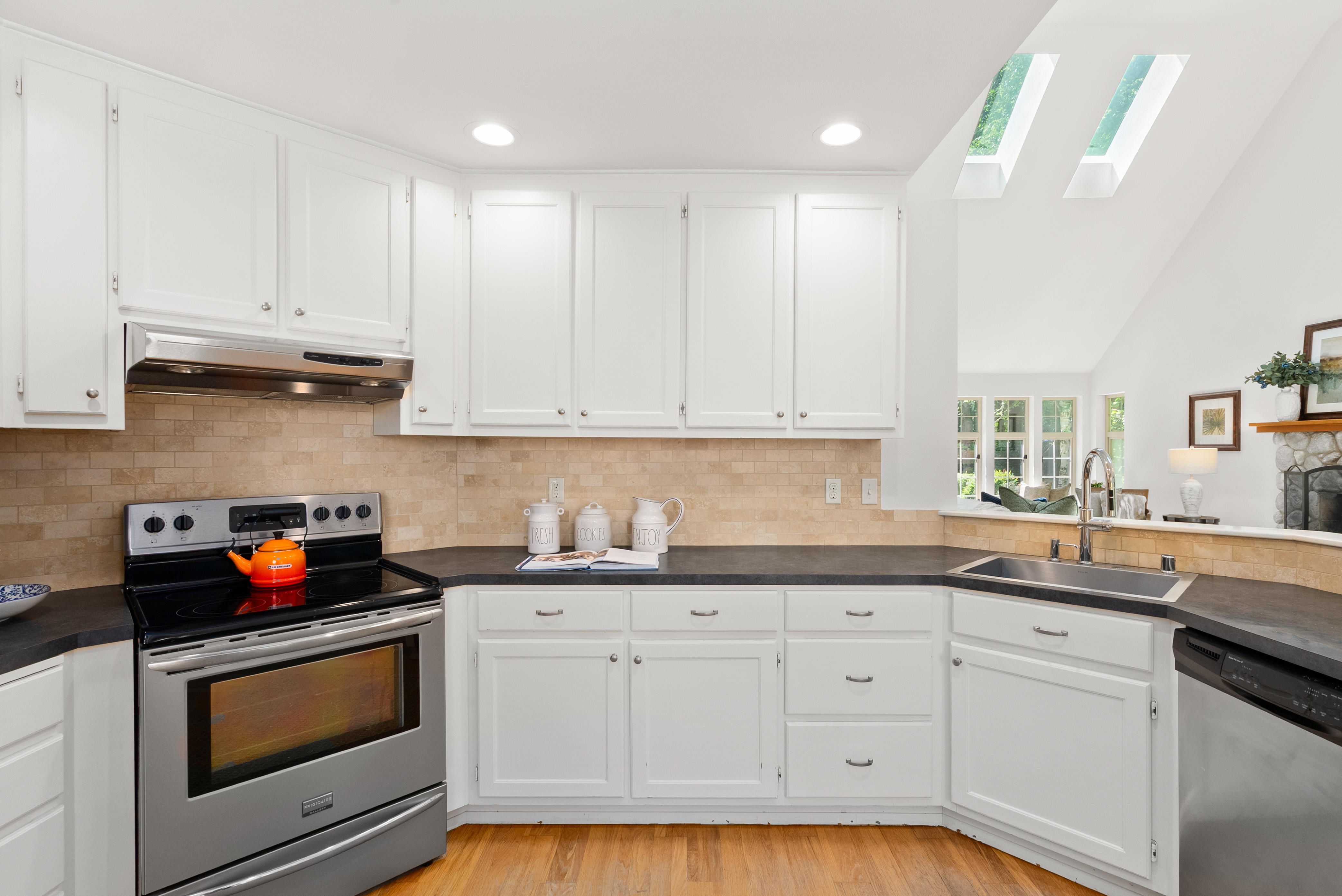  10109 NE Knight Rd, Bainbridge Island, WA 98110 - 物件實景