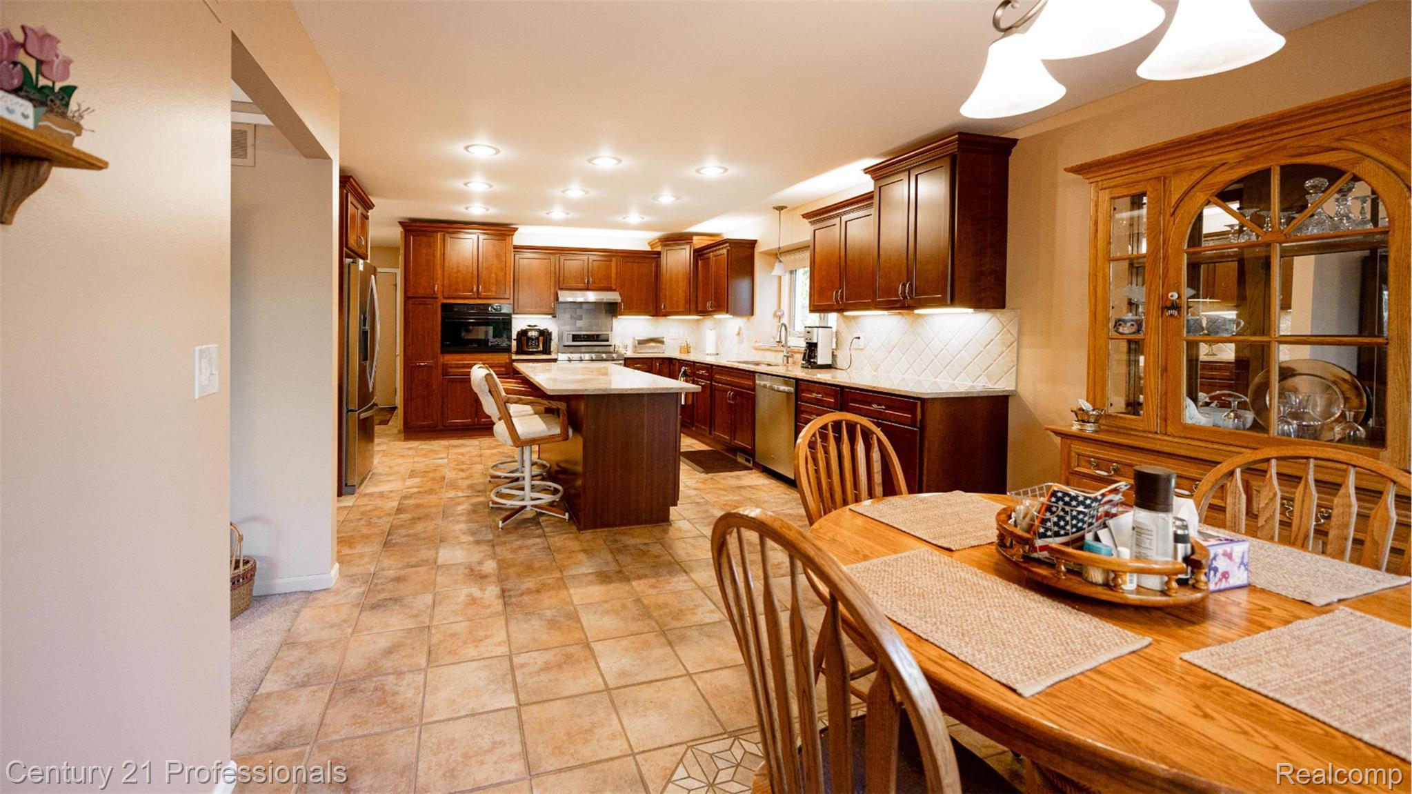 RochesterHills, Michigan, 48309, United States, 4 Bedrooms Bedrooms, ,4 BathroomsBathrooms,Residential,For Sale,1980404