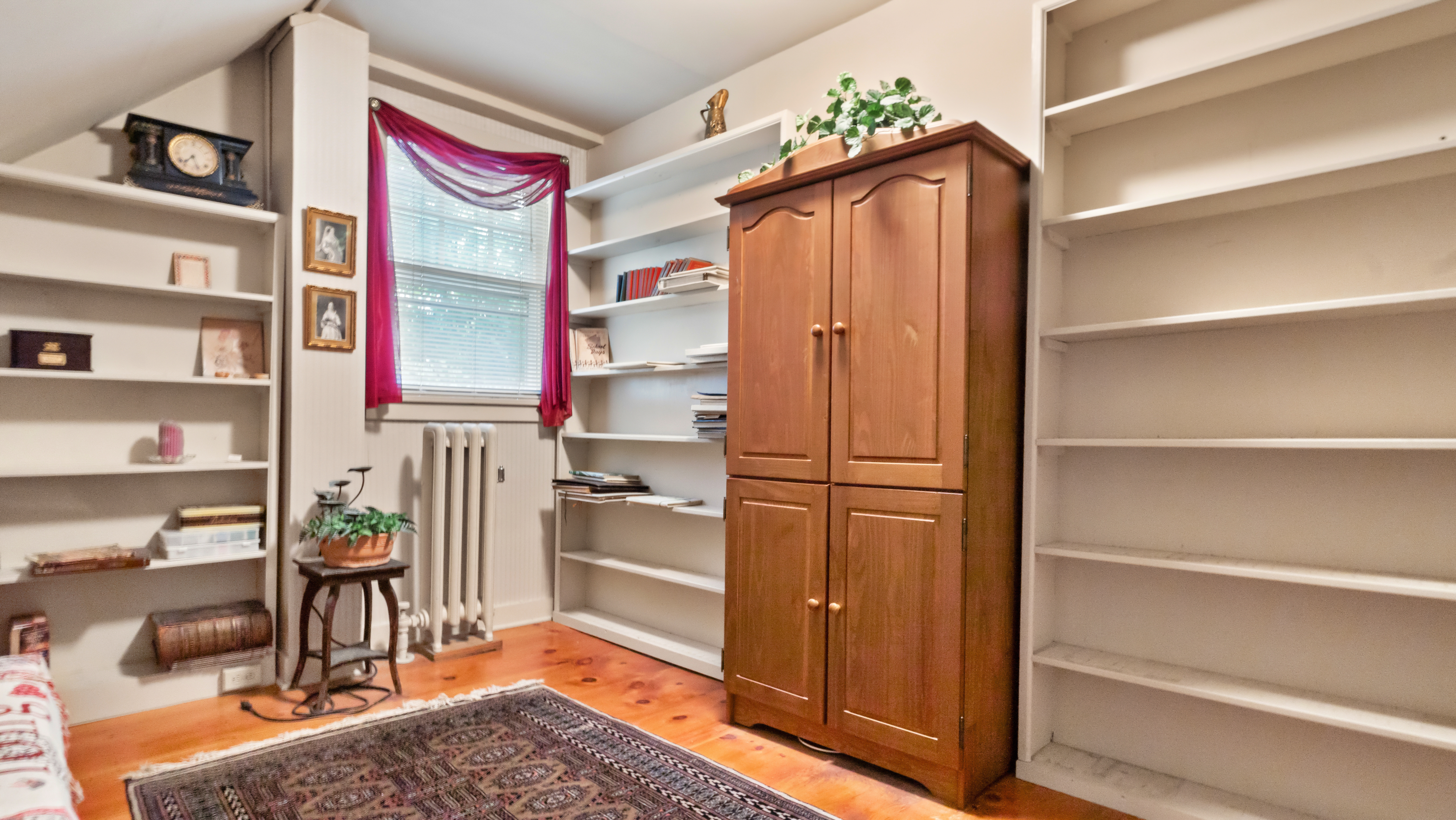  13-Acre Historic Estate with Modern Upgrades + Barn & Studio - 物件實景