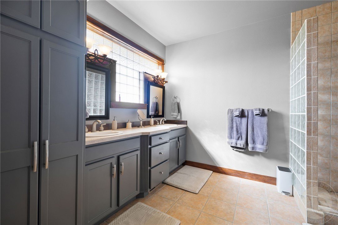 Molt/Rapelje, Montana, 59106, United States, 4 Bedrooms Bedrooms, ,3 BathroomsBathrooms,Residential,For Sale,1789052