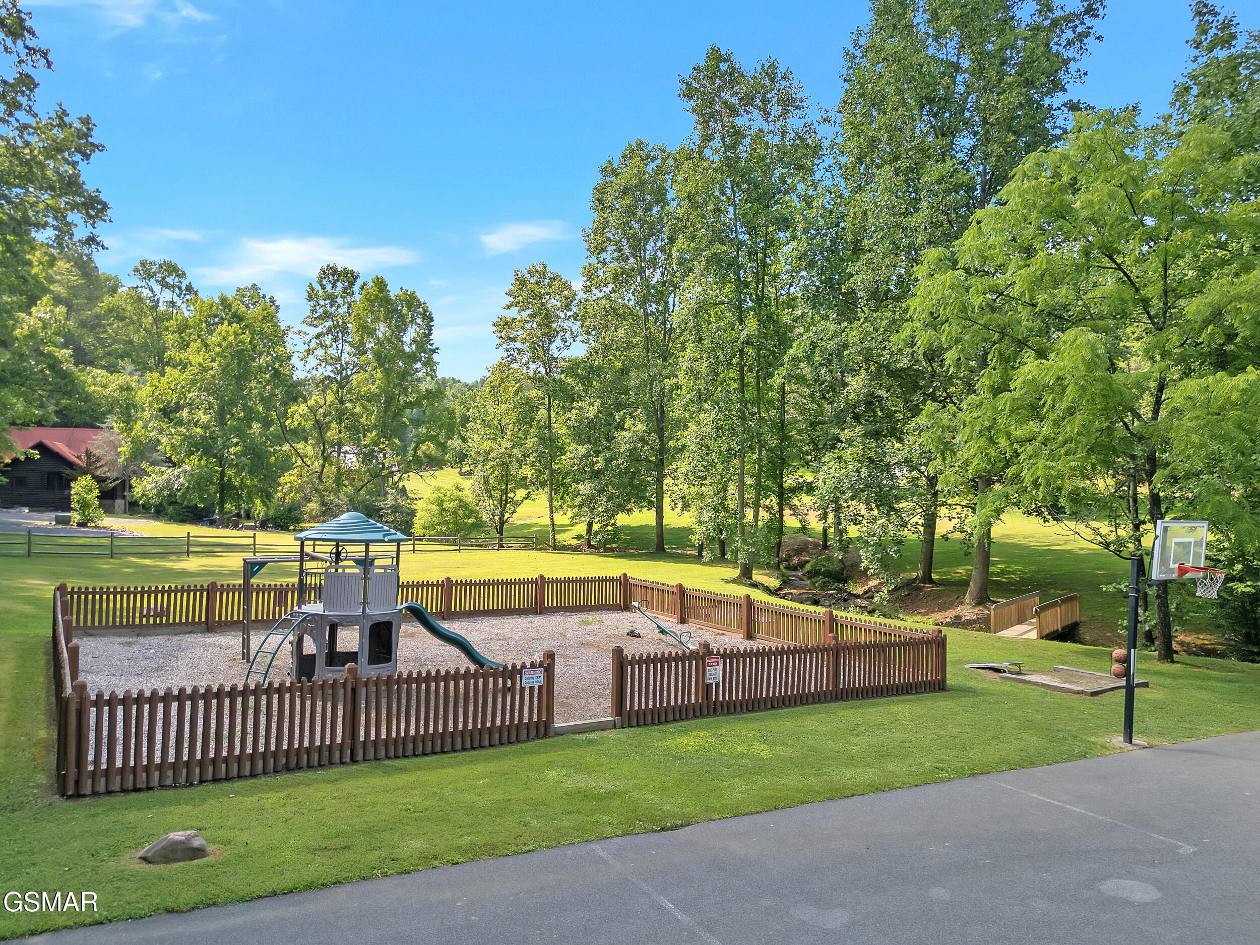 Sevierville, Tennessee, 37862, United States, 3 Bedrooms Bedrooms, ,3 BathroomsBathrooms,Residential,For Sale,1978945