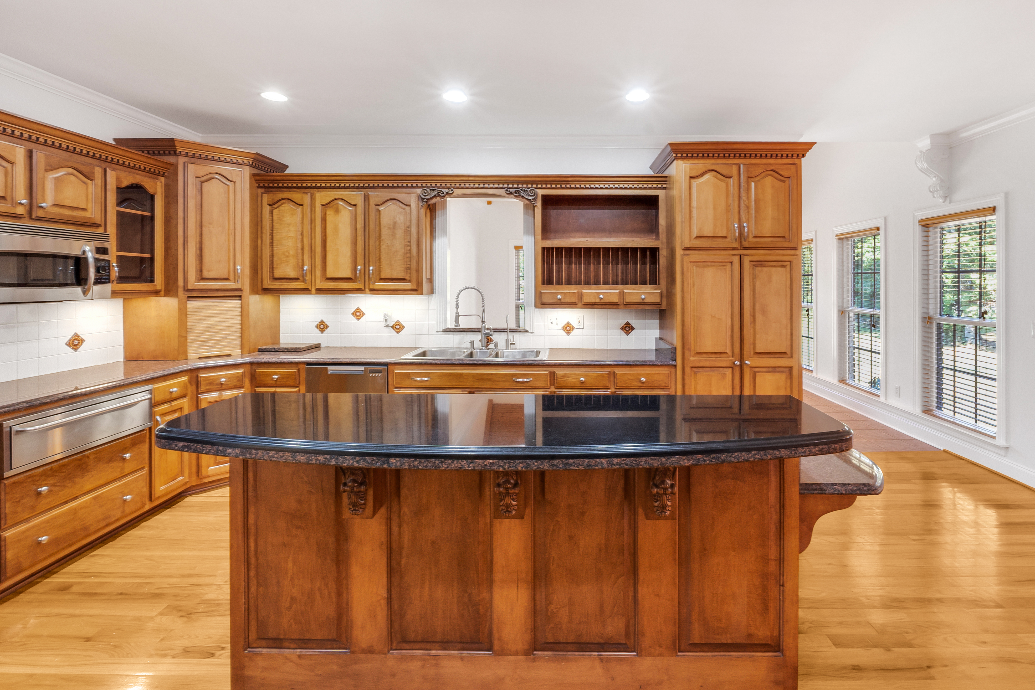 Tullahoma, Tennessee, 37388, United States, 6 Bedrooms Bedrooms, ,5 BathroomsBathrooms,Residential,For Sale,1851275