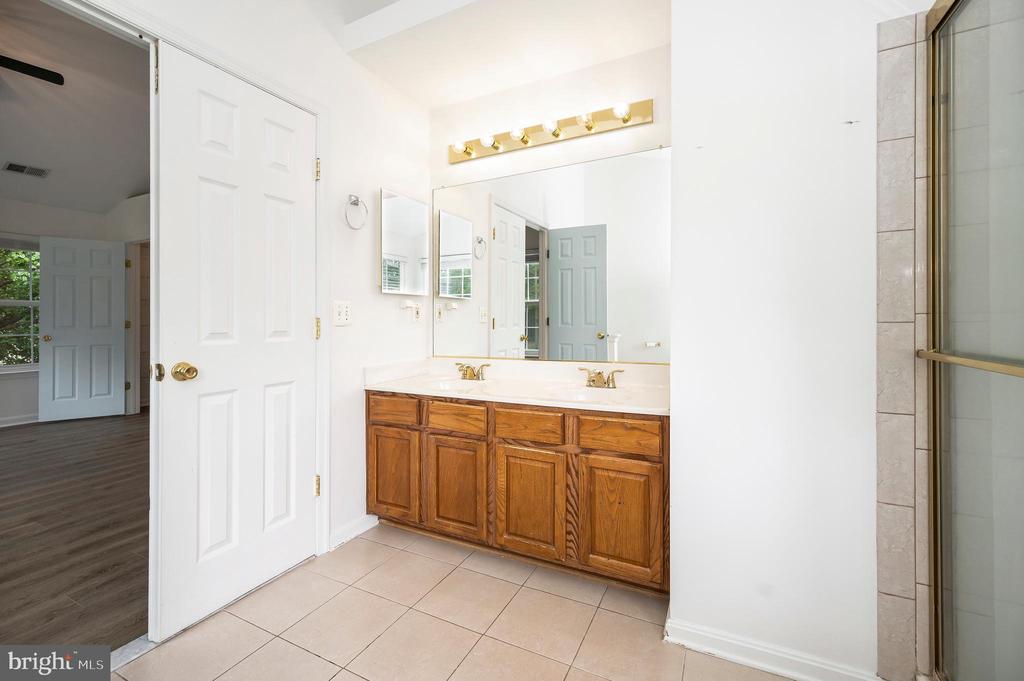Bealeton, Virginia, 22712, United States, 6 Bedrooms Bedrooms, ,4 BathroomsBathrooms,Residential,For Sale,1916093