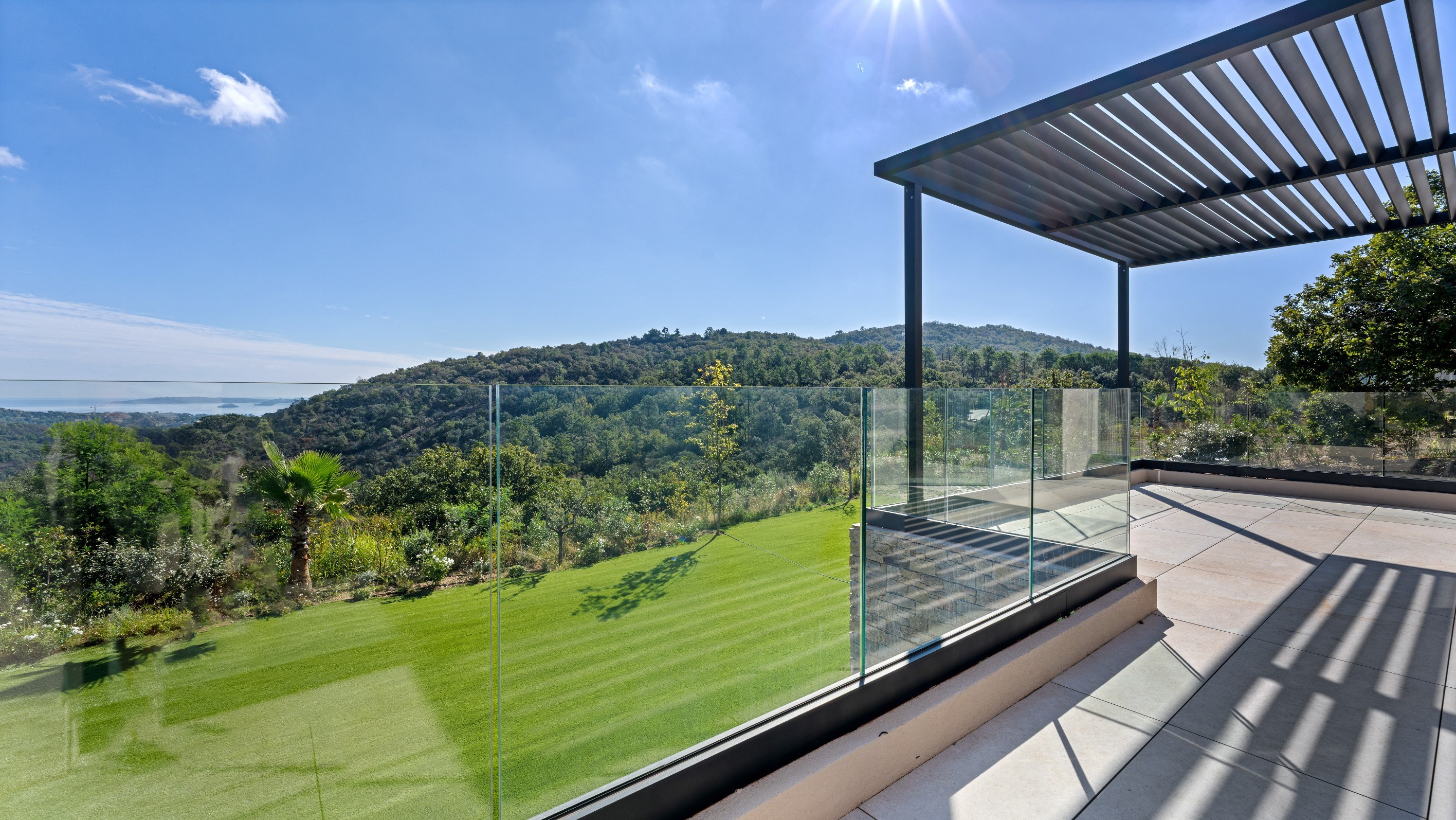  GRIMAUD – MODERN VILLA WITH SEA VIEWS – 5 MINUTES FROM THE COAST - 物件實景