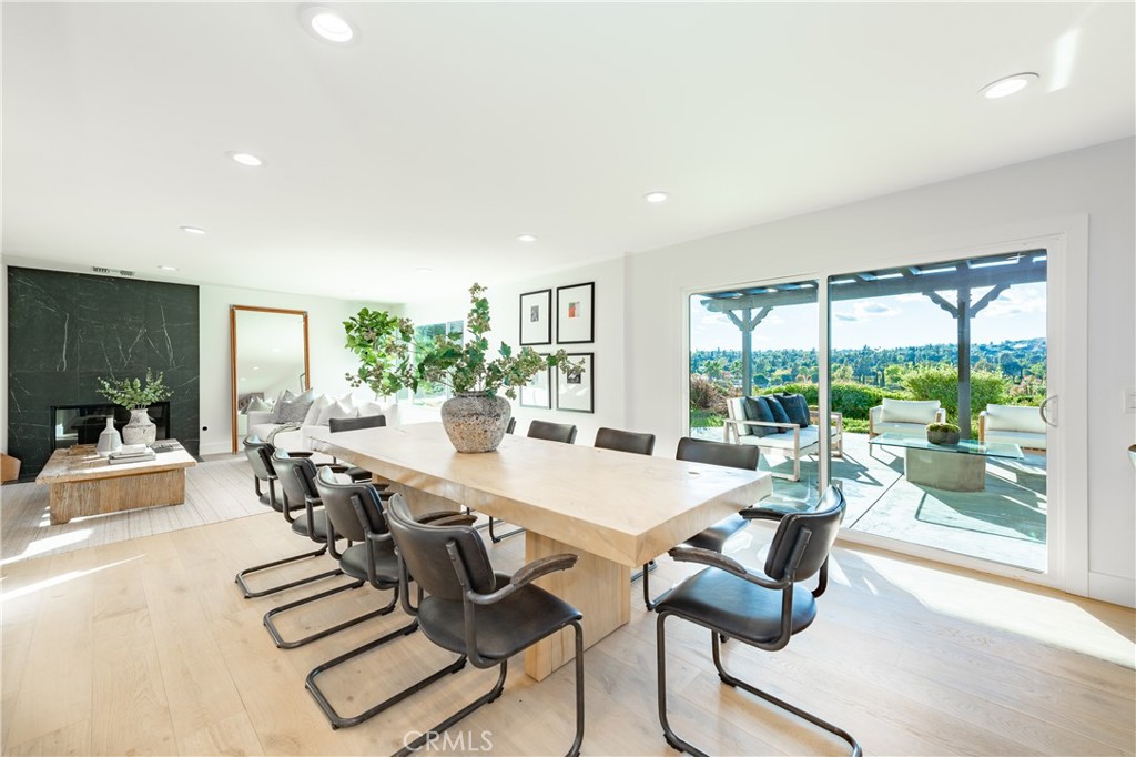 Woodland Hills, California, 91367, United States, 5 Bedrooms Bedrooms, ,4 BathroomsBathrooms,Residential,For Sale,2003511